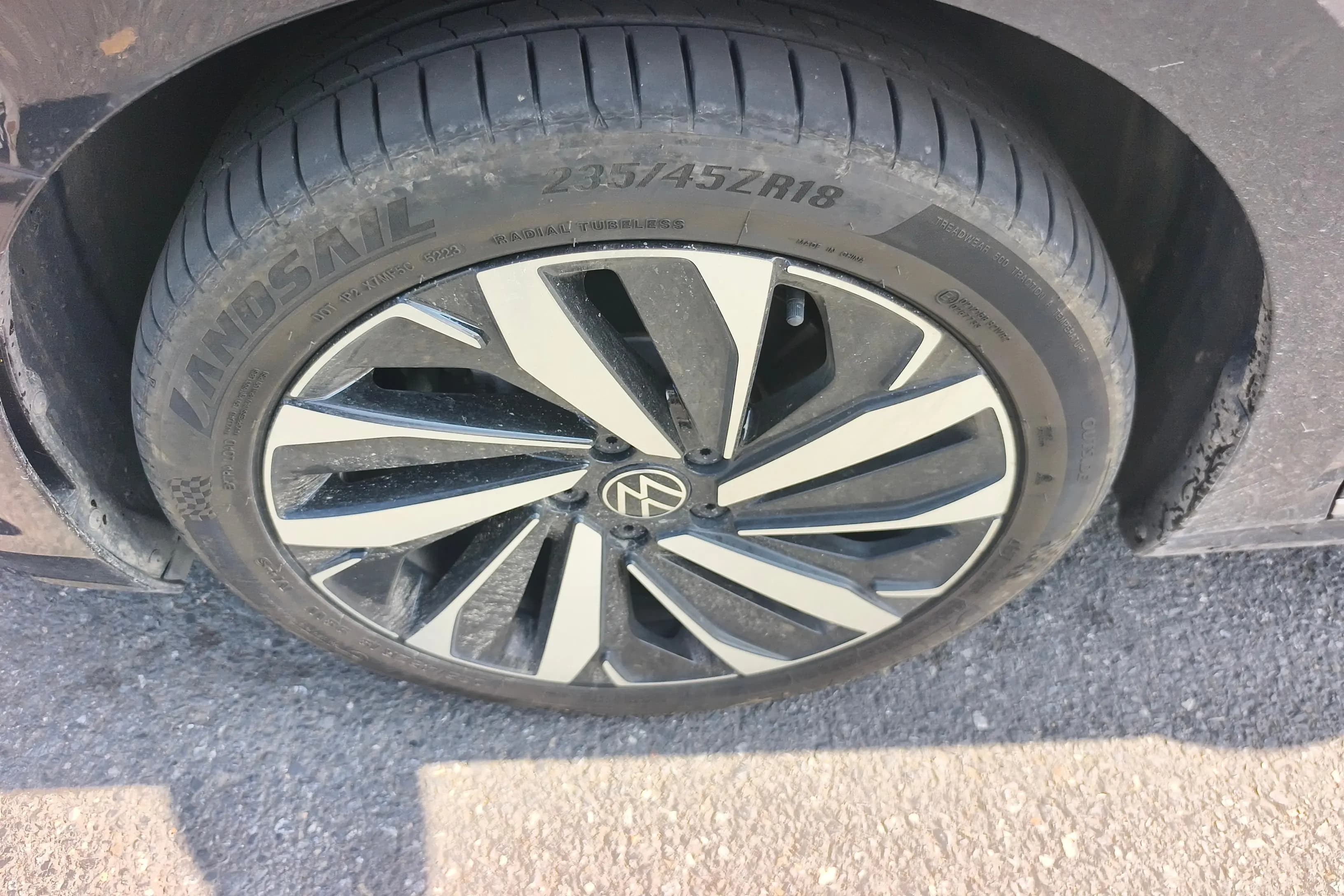 Volkswagen Passat 2023 г. 38335 км. — фото 7