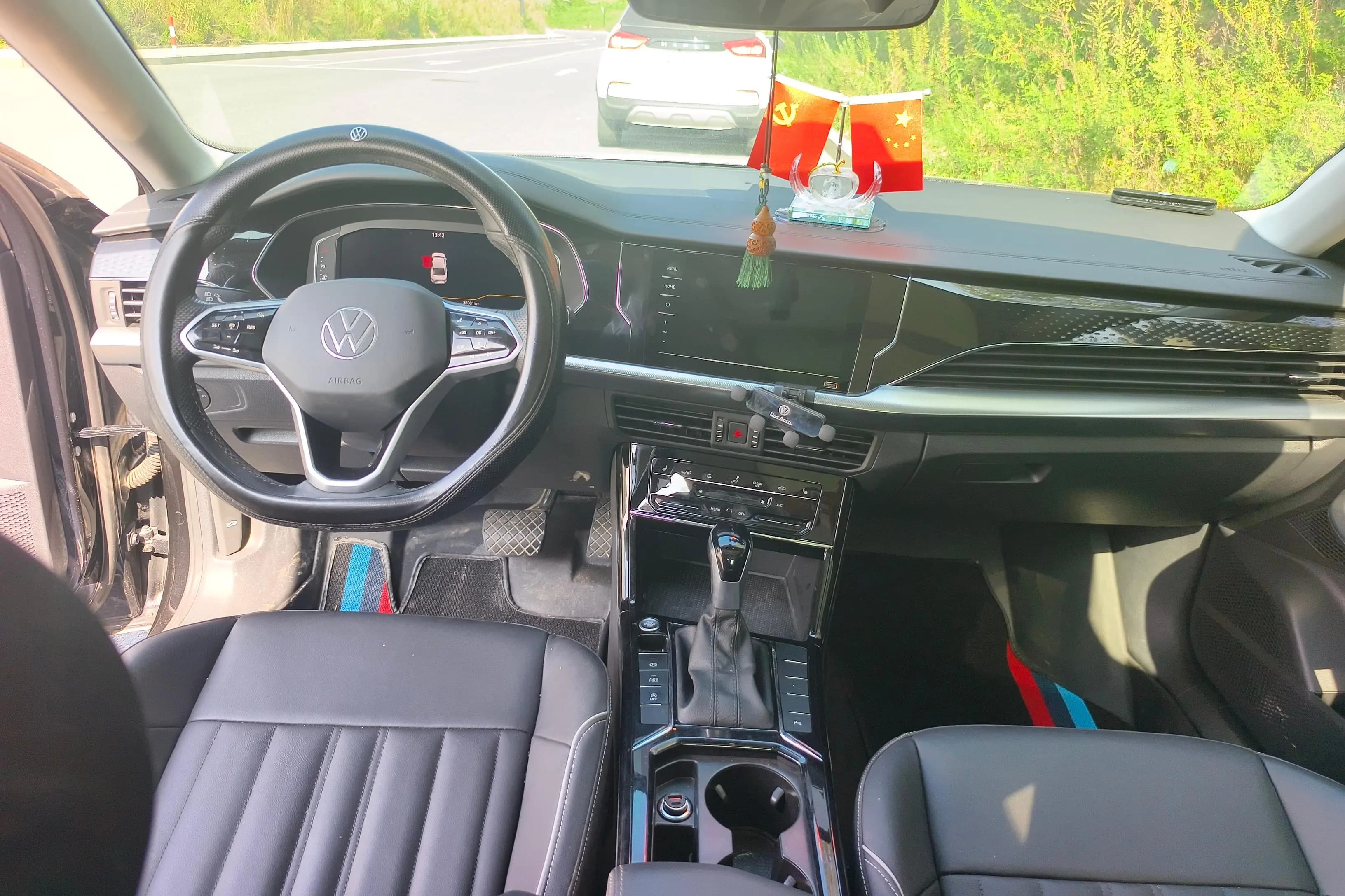 Volkswagen Passat 2023 г. 38335 км. — фото 10