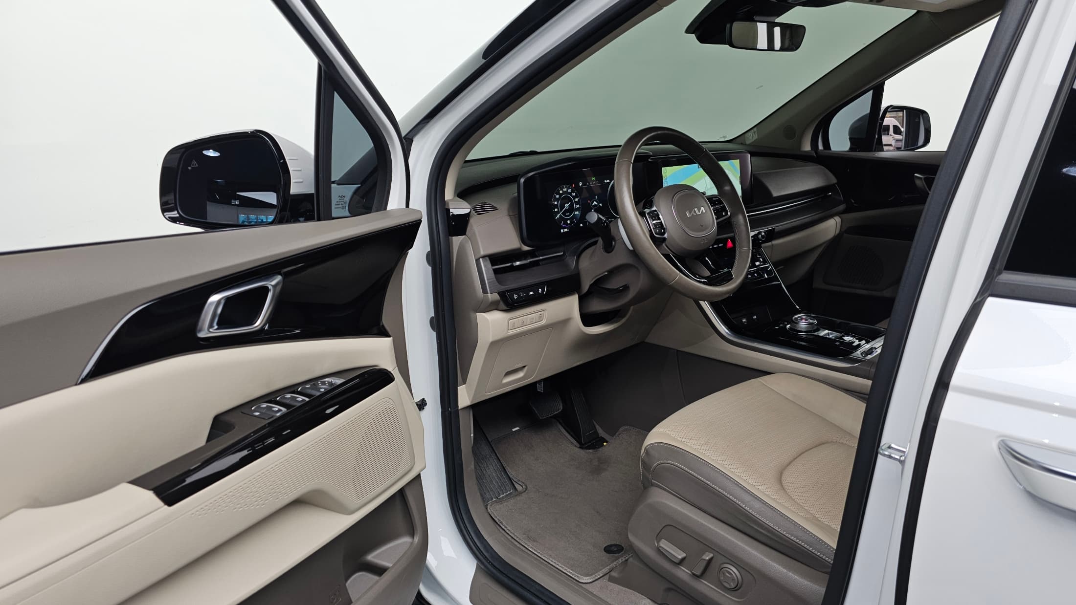 Kia Carnival — фото 10