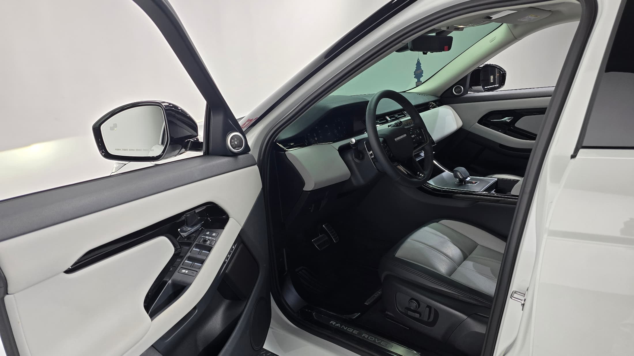 Land Rover Range Rover Evoque — фото 10
