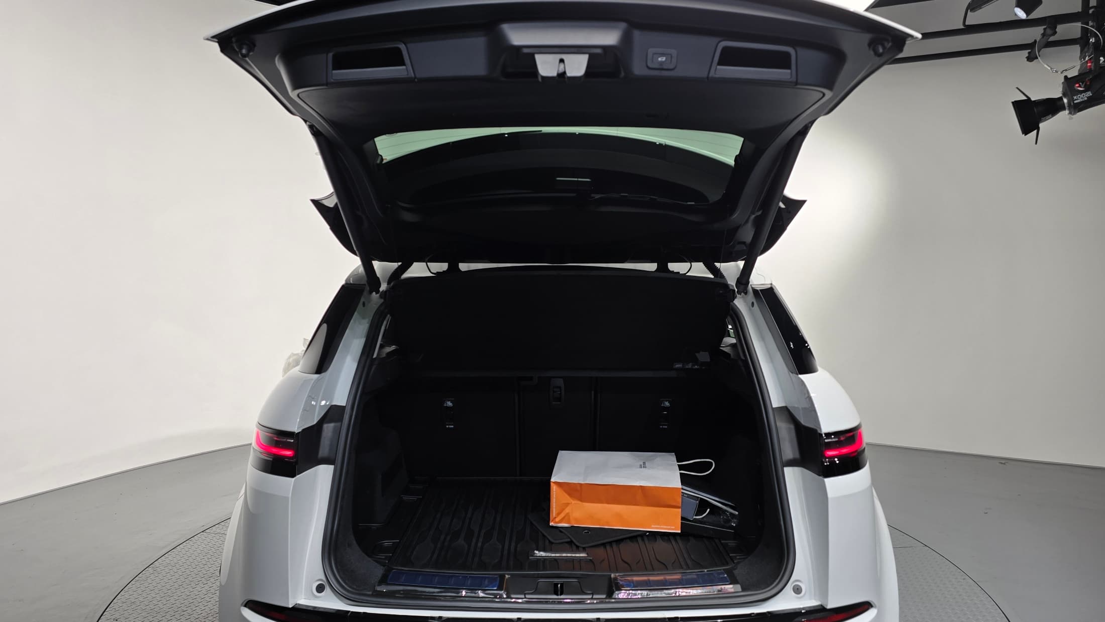 Land Rover Range Rover Evoque — фото 20