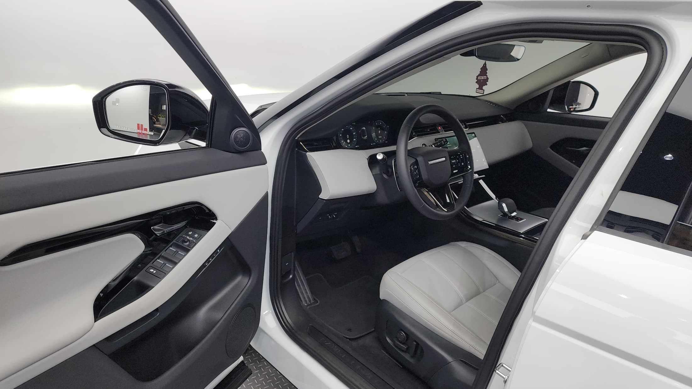 Land Rover Range Rover Evoque — фото 10