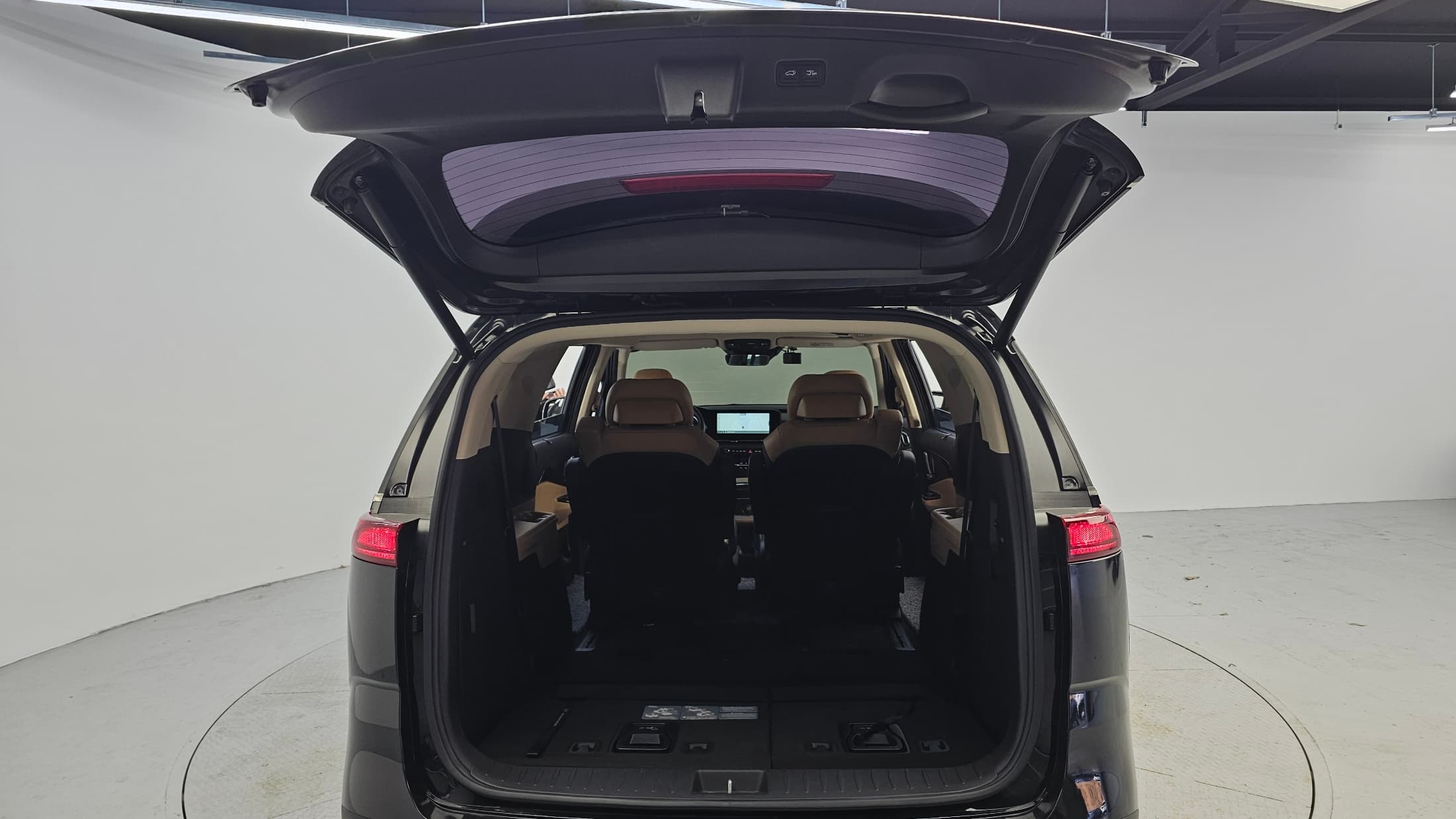 Kia Carnival — фото 20