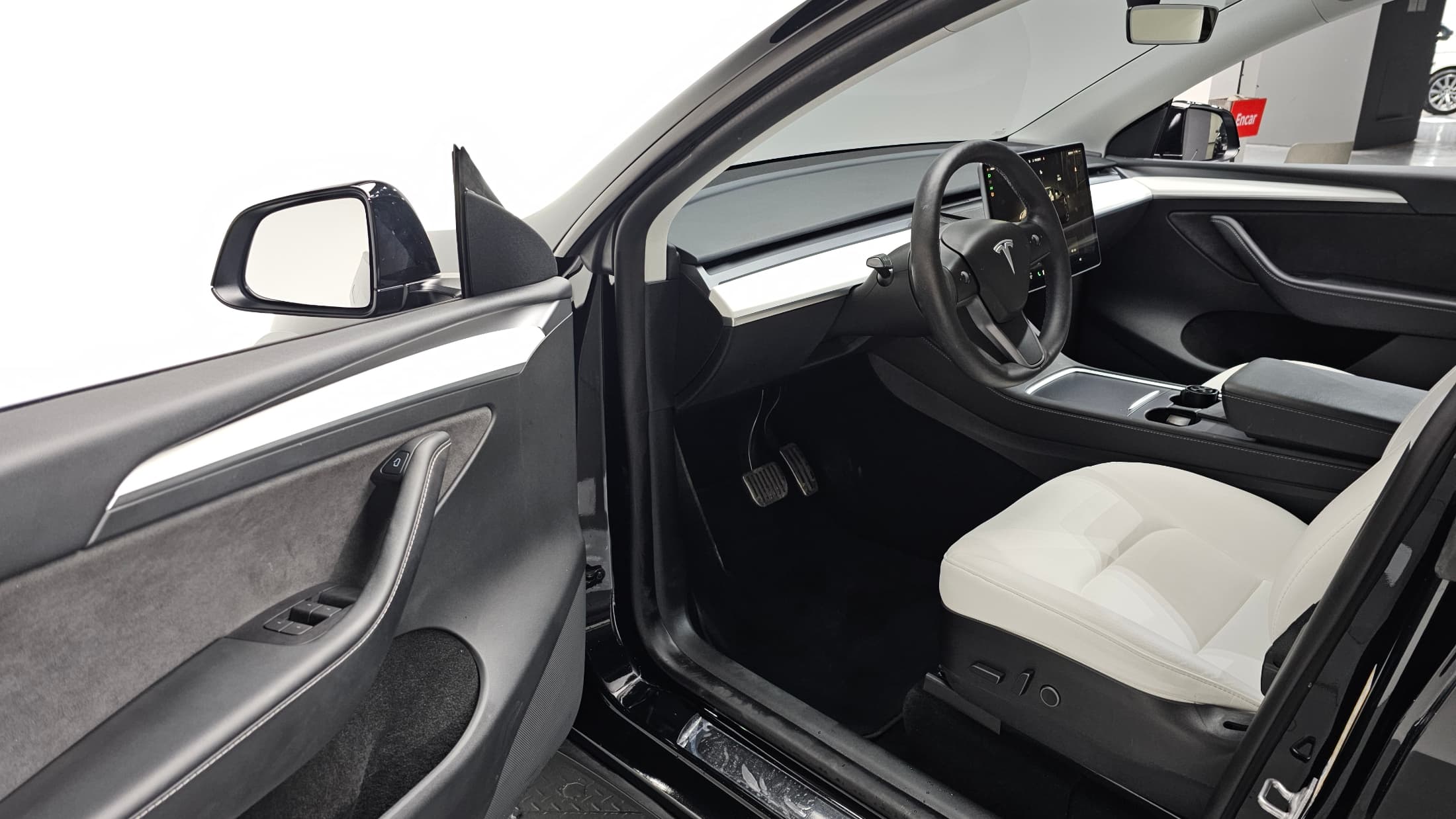 Tesla Model Y — фото 11