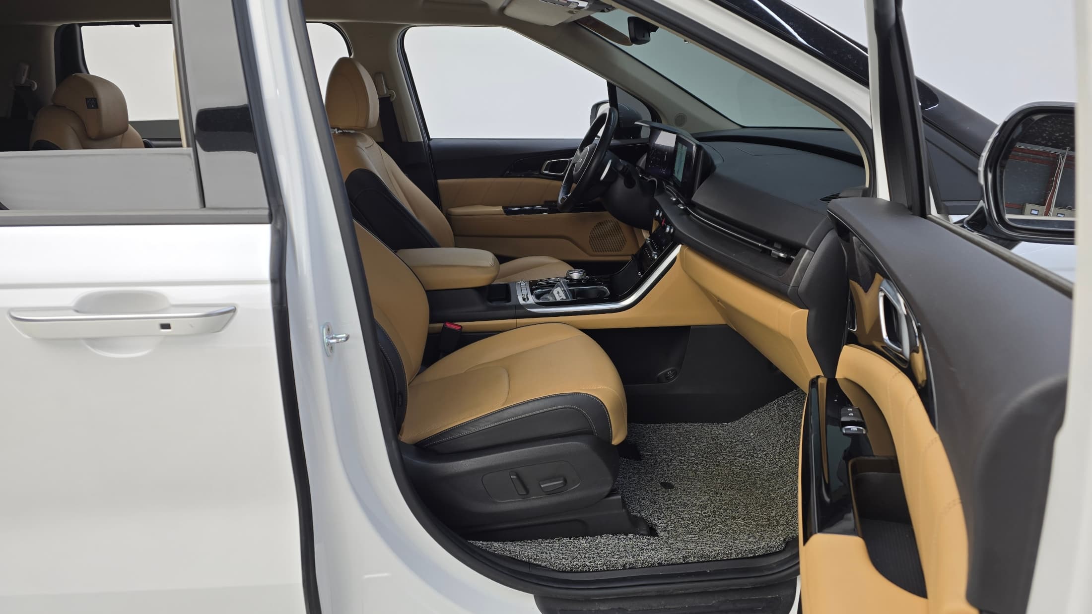 Kia Carnival — фото 11