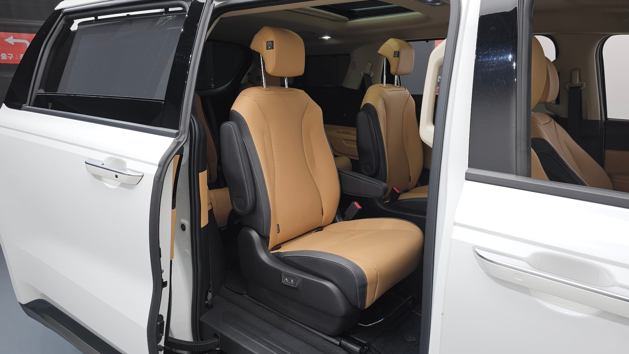 Kia Carnival — фото 12