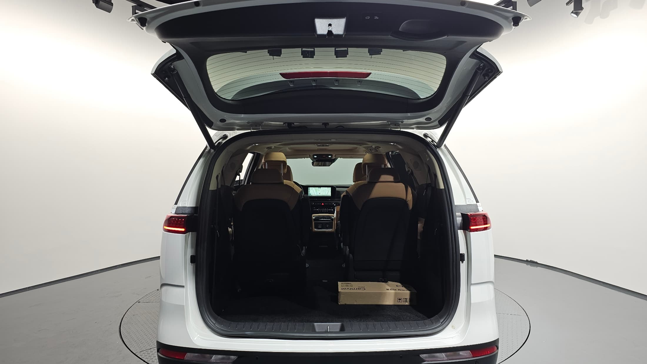 Kia Carnival — фото 20