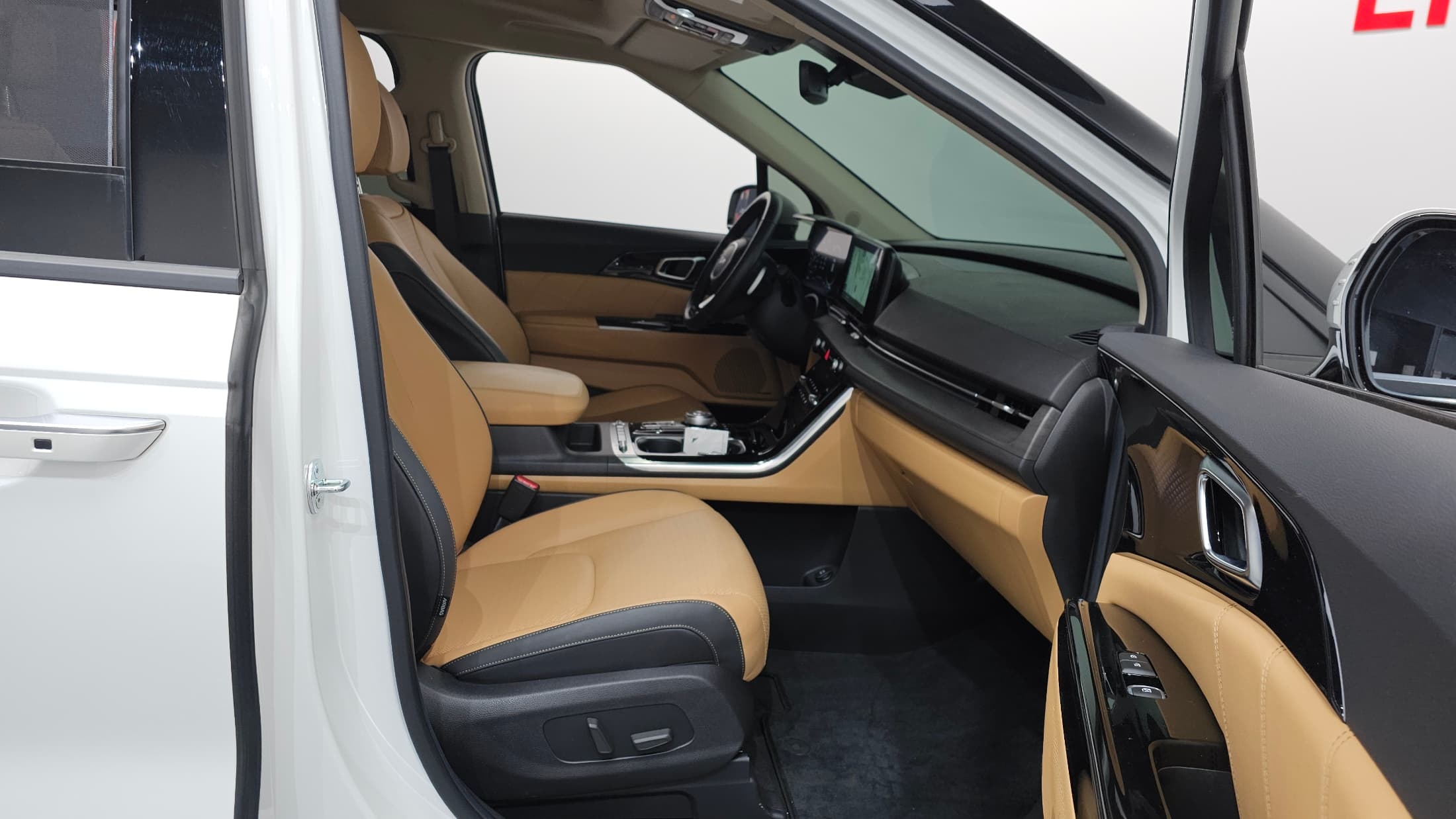 Kia Carnival — фото 11