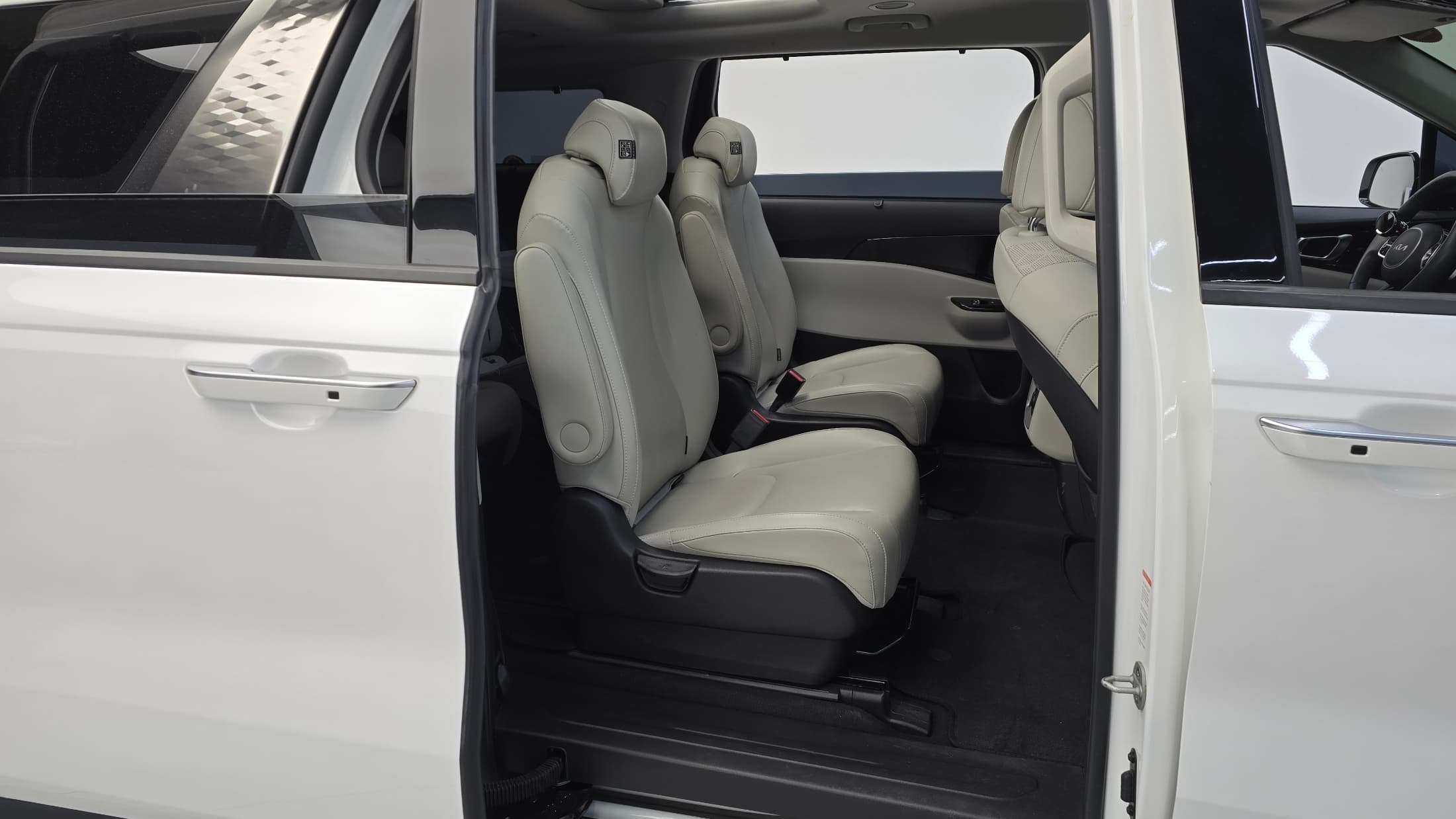 Kia Carnival — фото 12