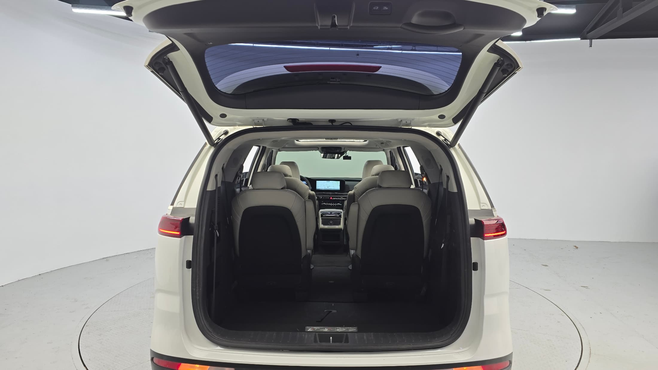 Kia Carnival — фото 20