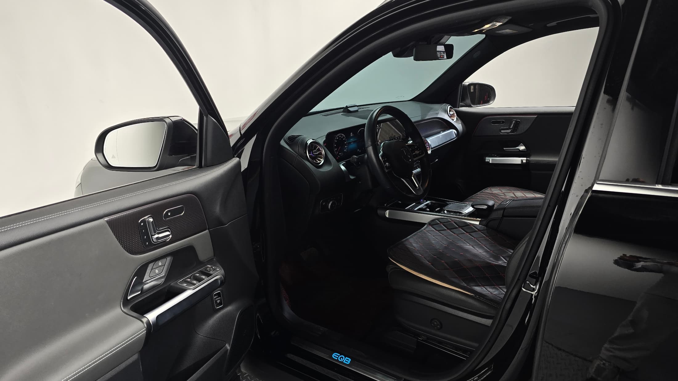 Mercedes-Benz EQB — фото 10