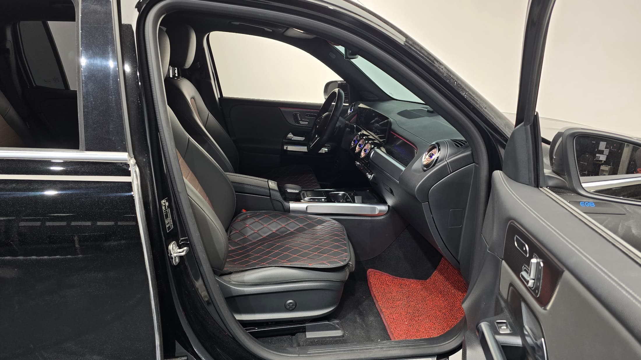 Mercedes-Benz EQB — фото 11