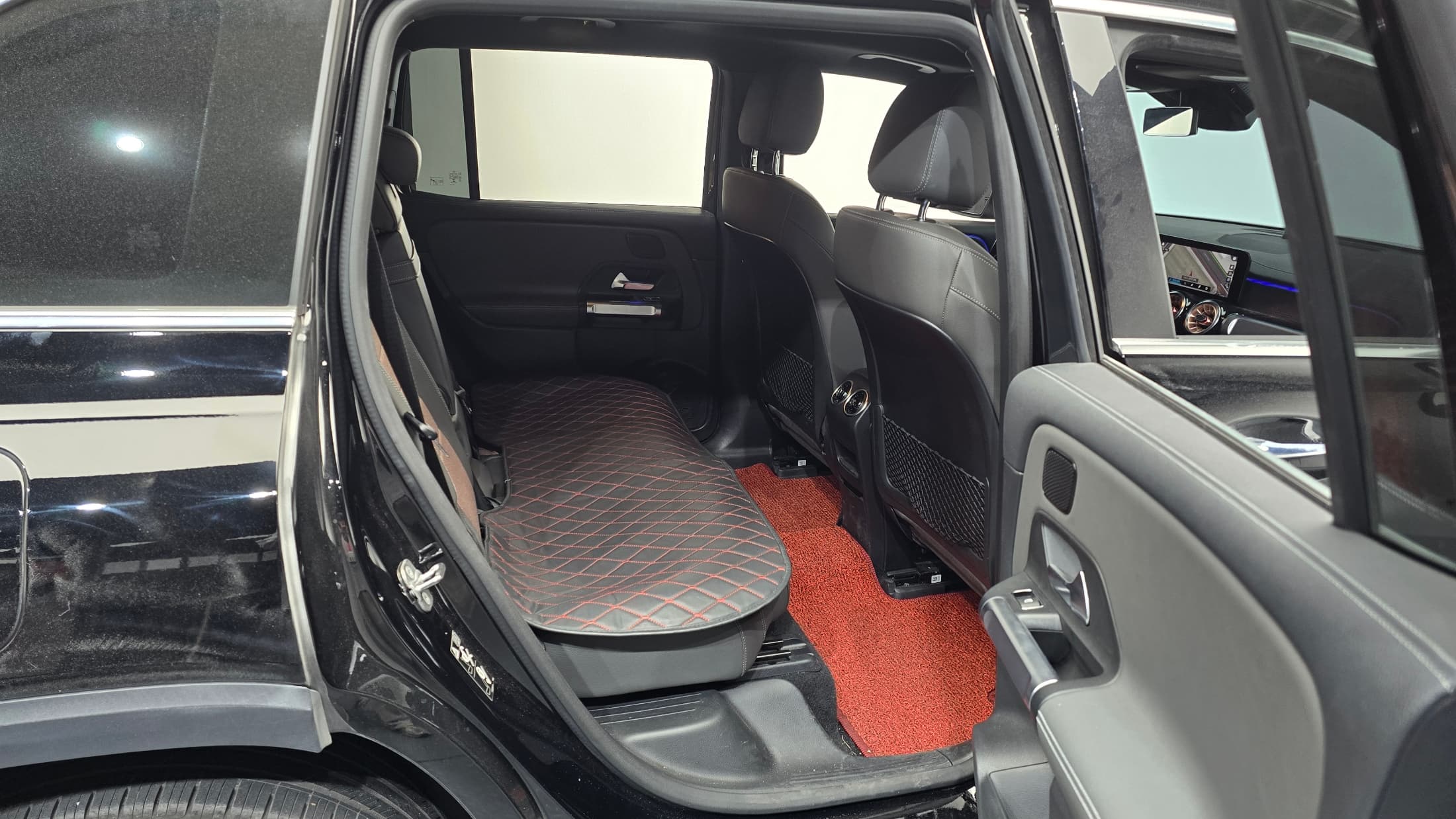 Mercedes-Benz EQB — фото 12