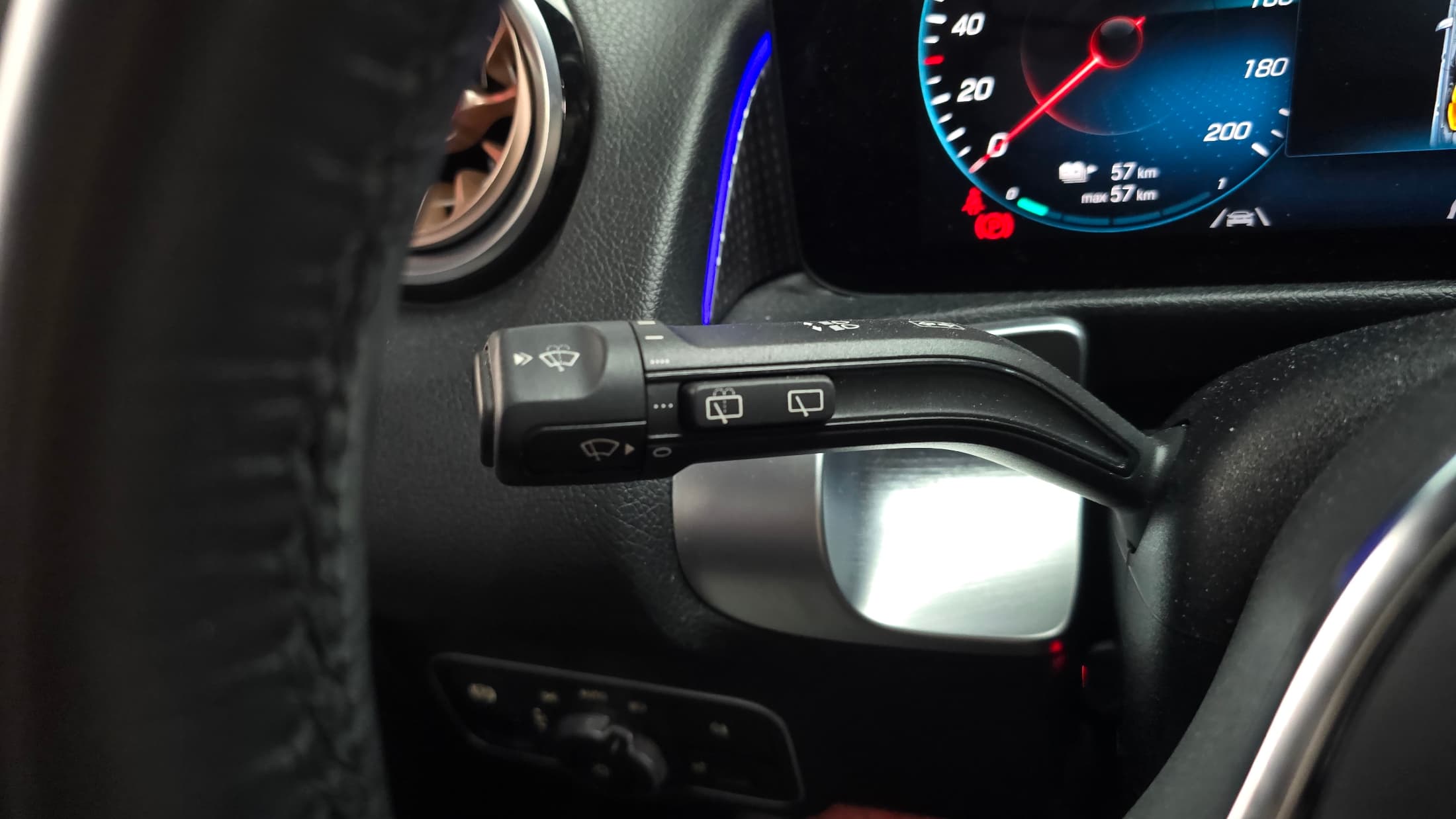 Mercedes-Benz EQB — фото 18