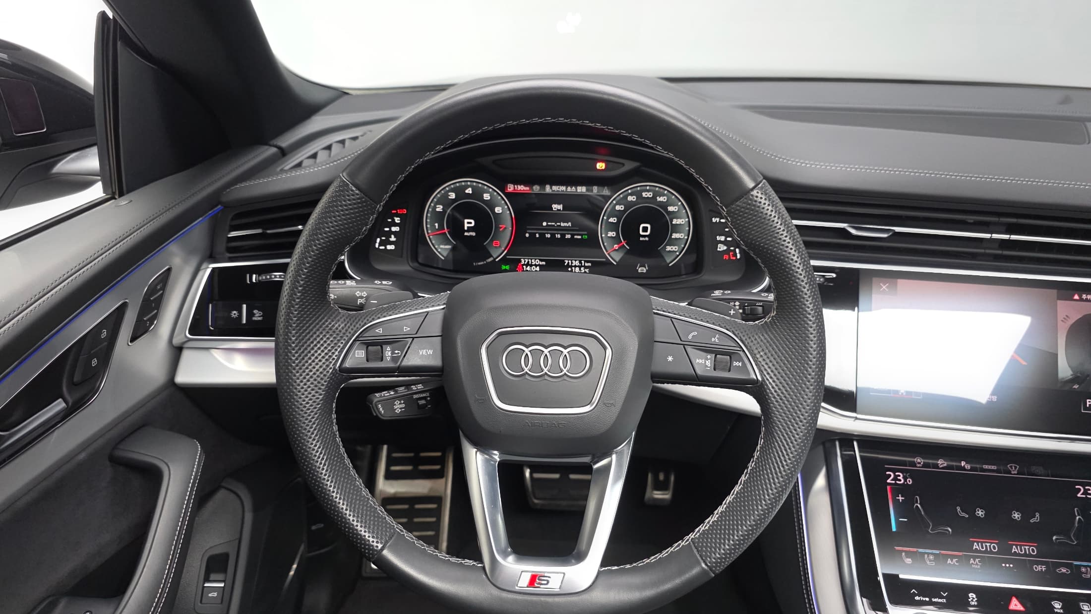 Audi Q8 — фото 13