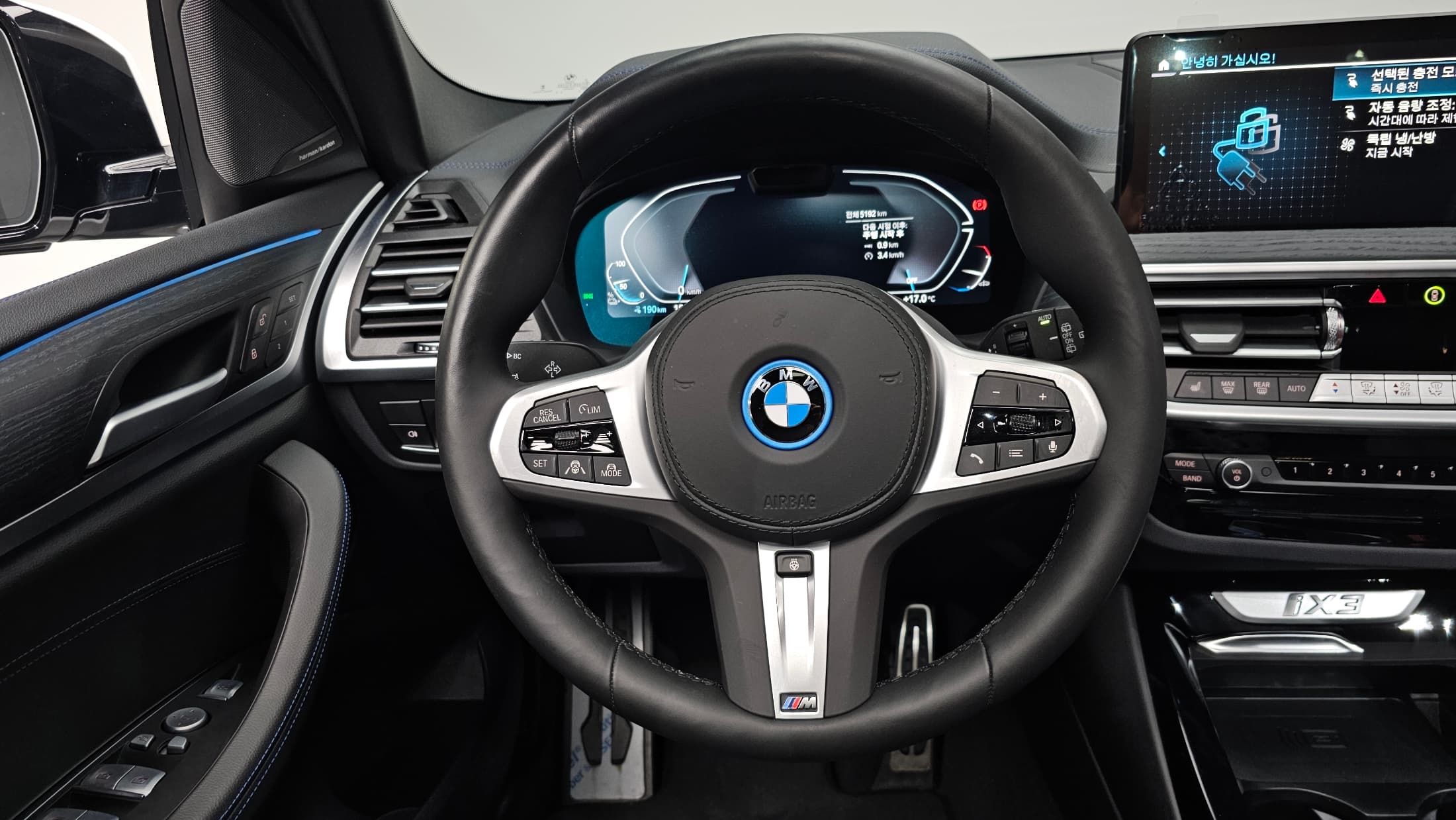 BMW iX — фото 13
