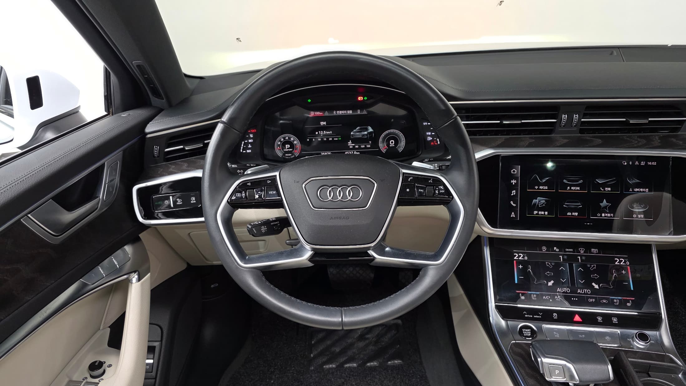 Audi A8 — фото 17