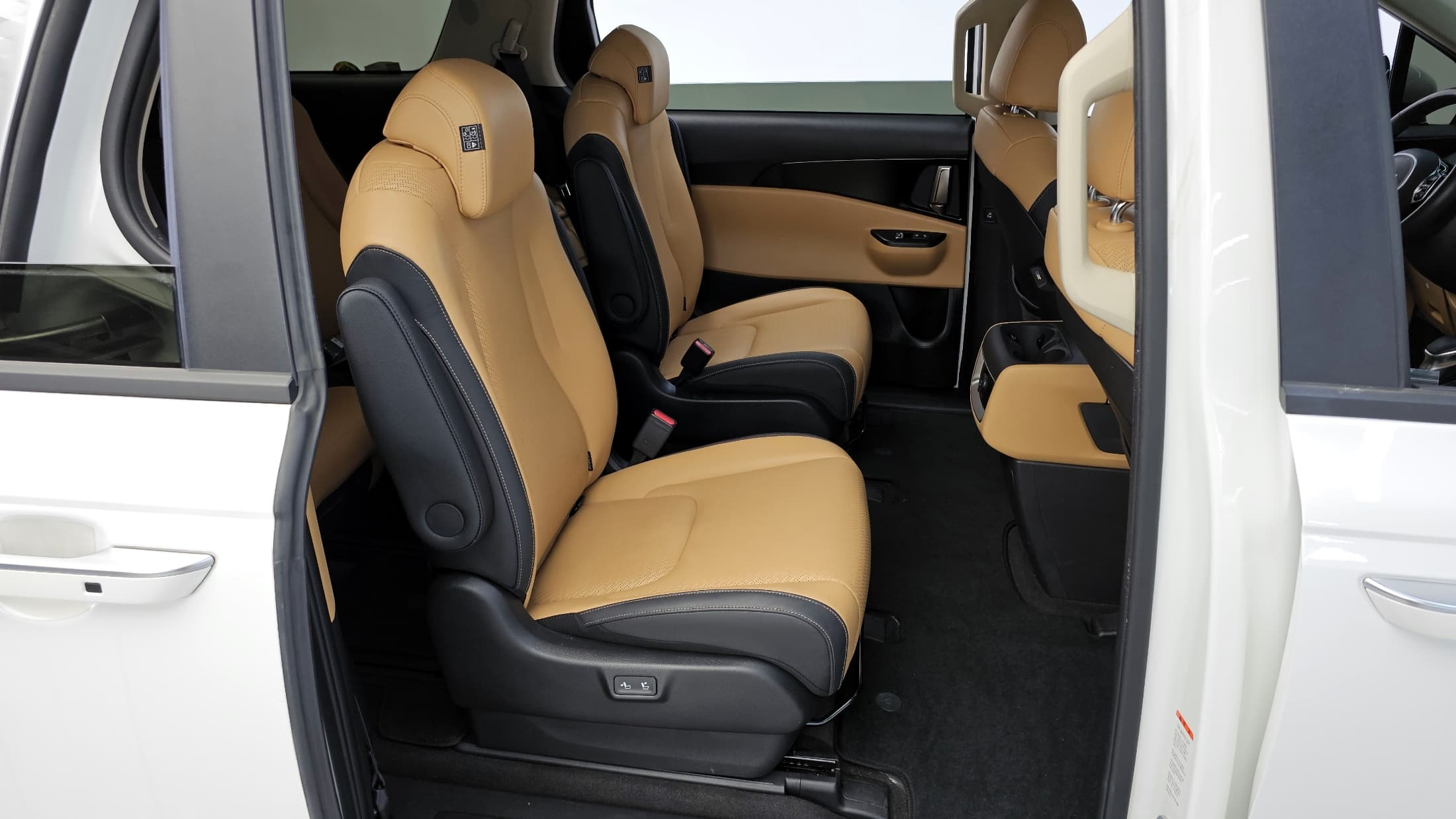 Kia Carnival — фото 12