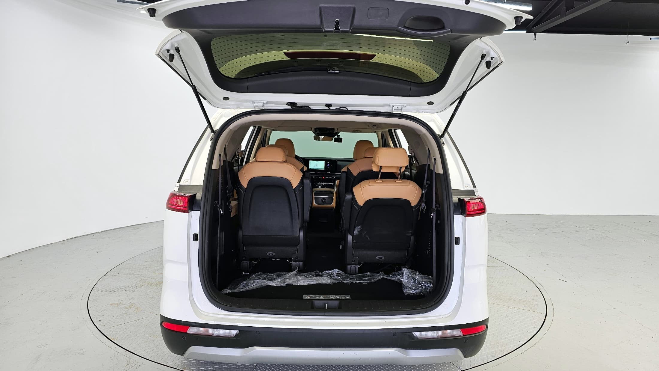 Kia Carnival — фото 20