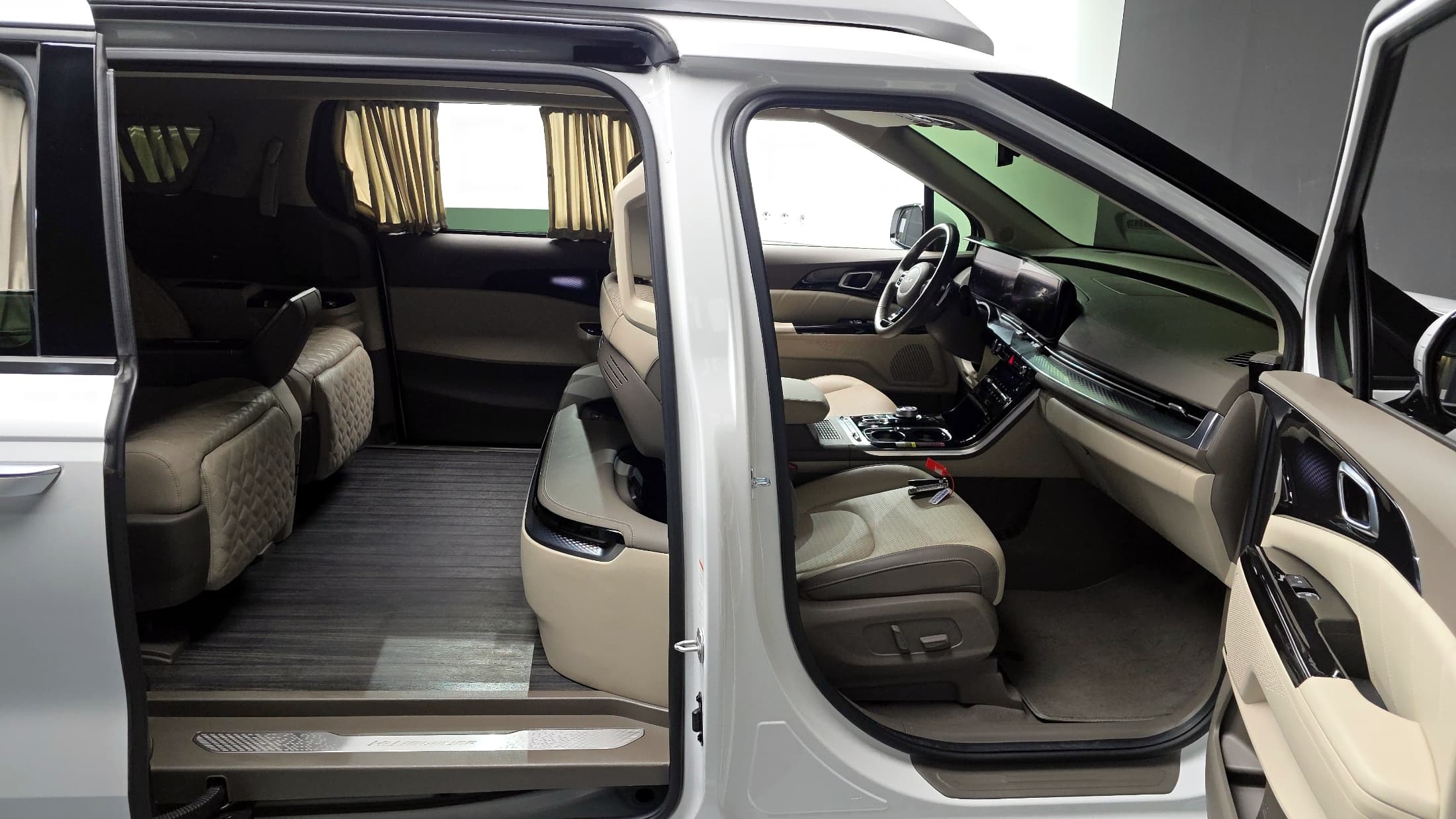 Kia Carnival — фото 11