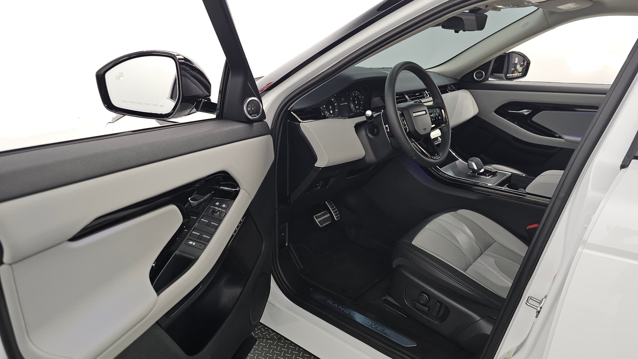 Land Rover Range Rover Evoque — фото 10