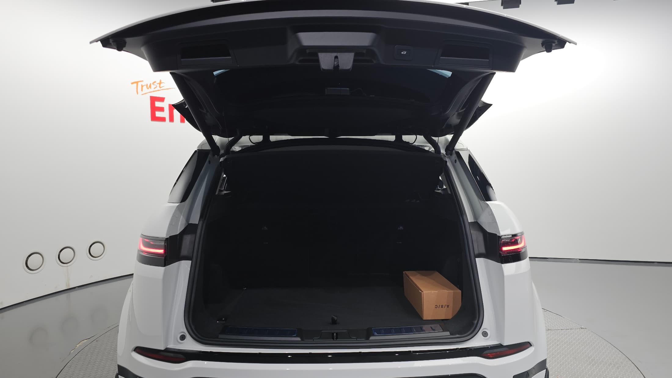 Land Rover Range Rover Evoque — фото 20
