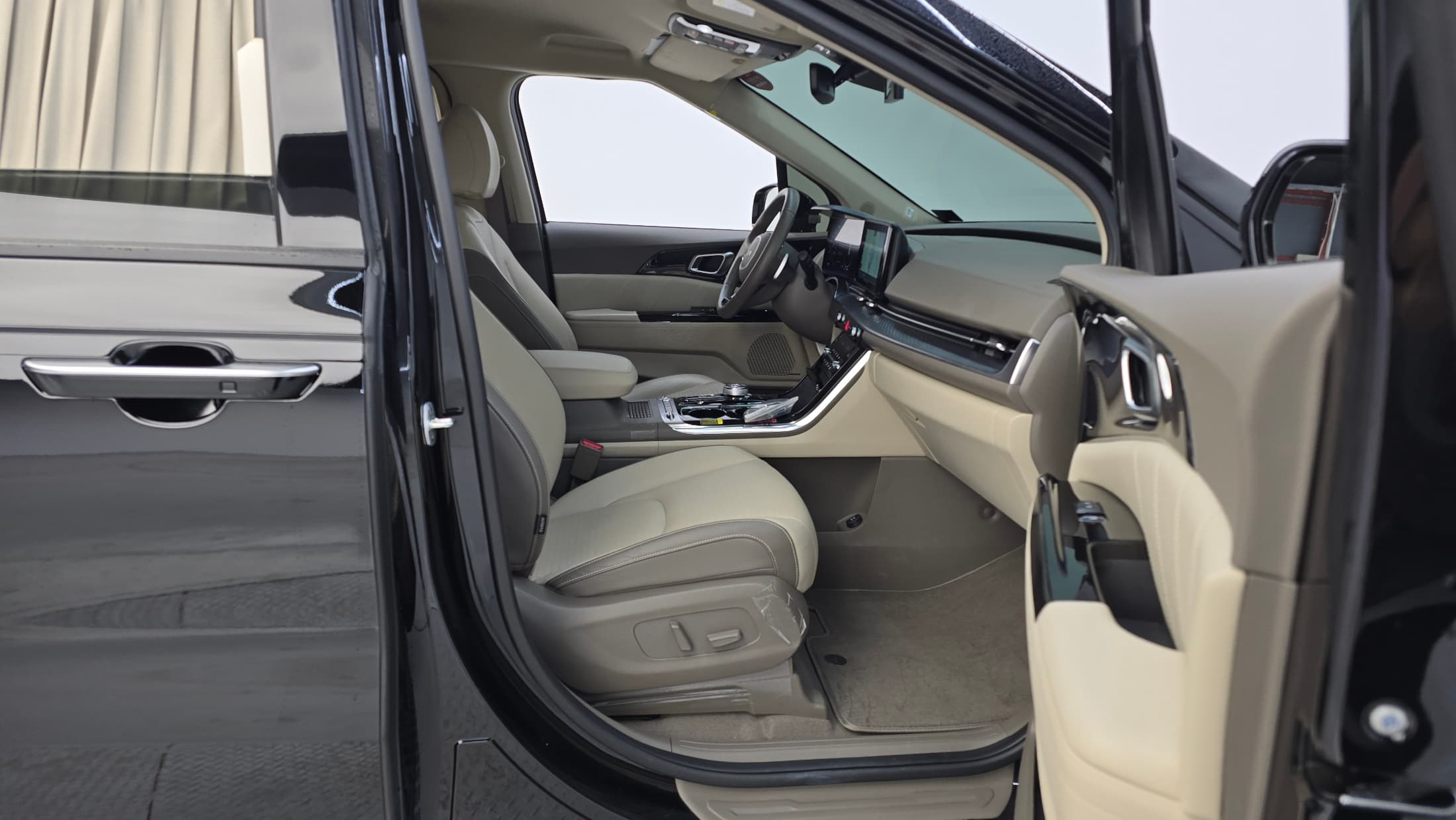 Kia Carnival — фото 11