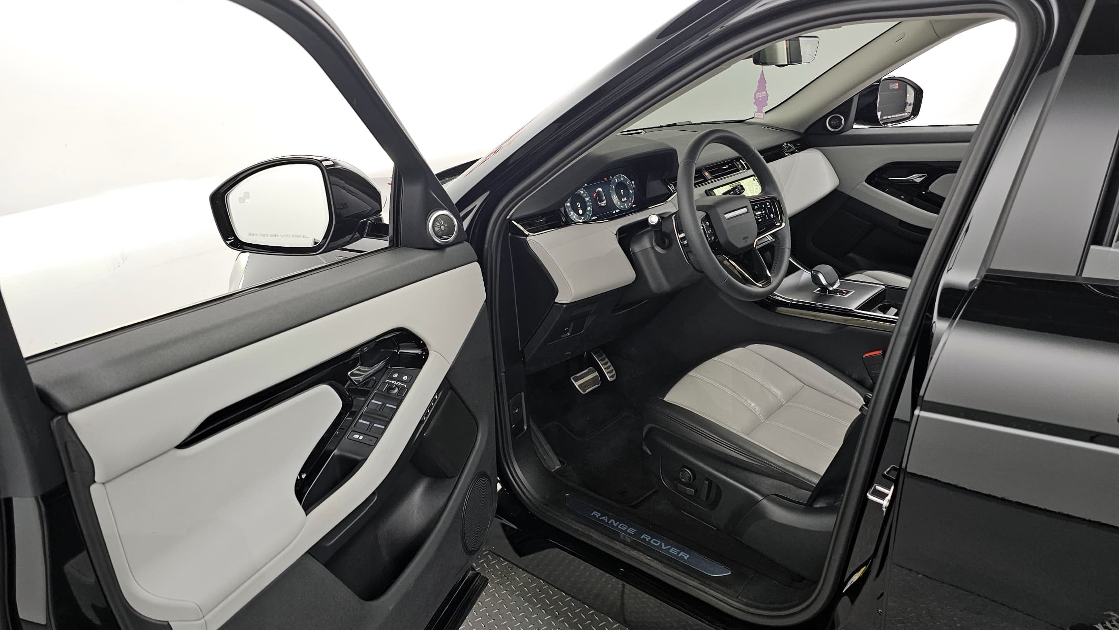 Land Rover Range Rover Evoque — фото 11