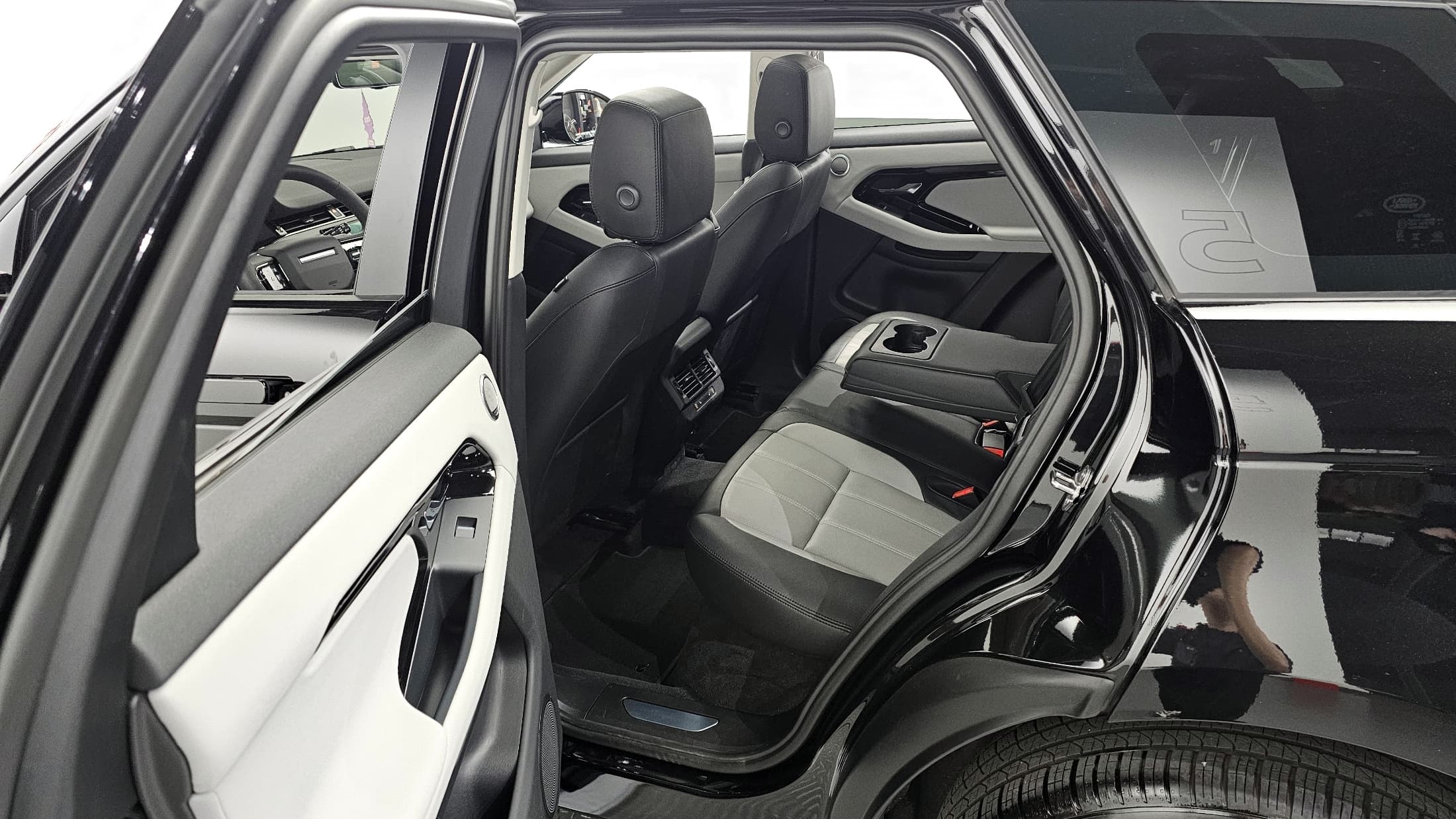 Land Rover Range Rover Evoque — фото 12
