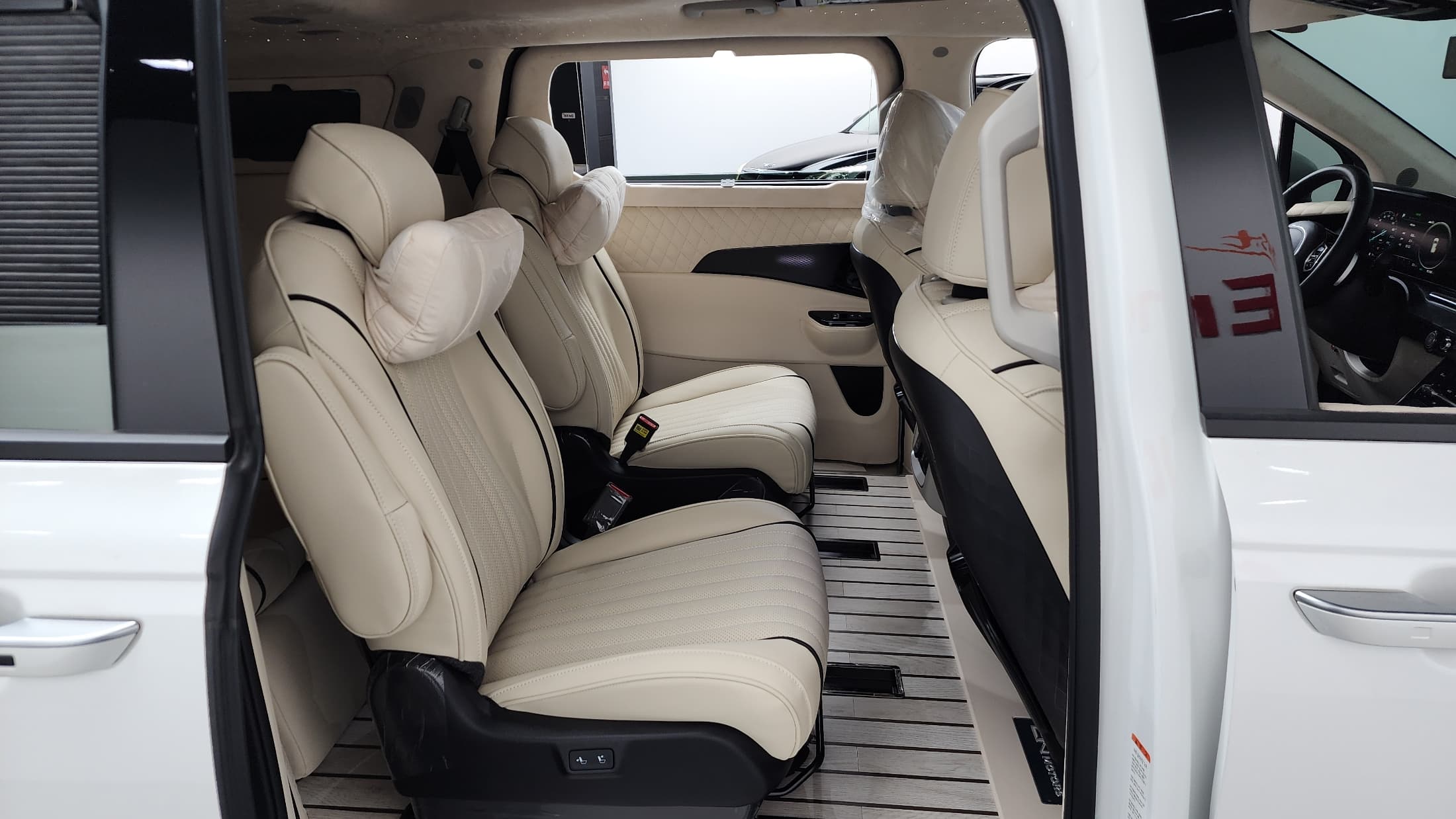 Kia Carnival — фото 12