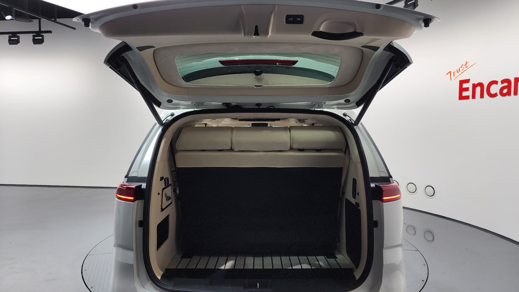 Kia Carnival — фото 20
