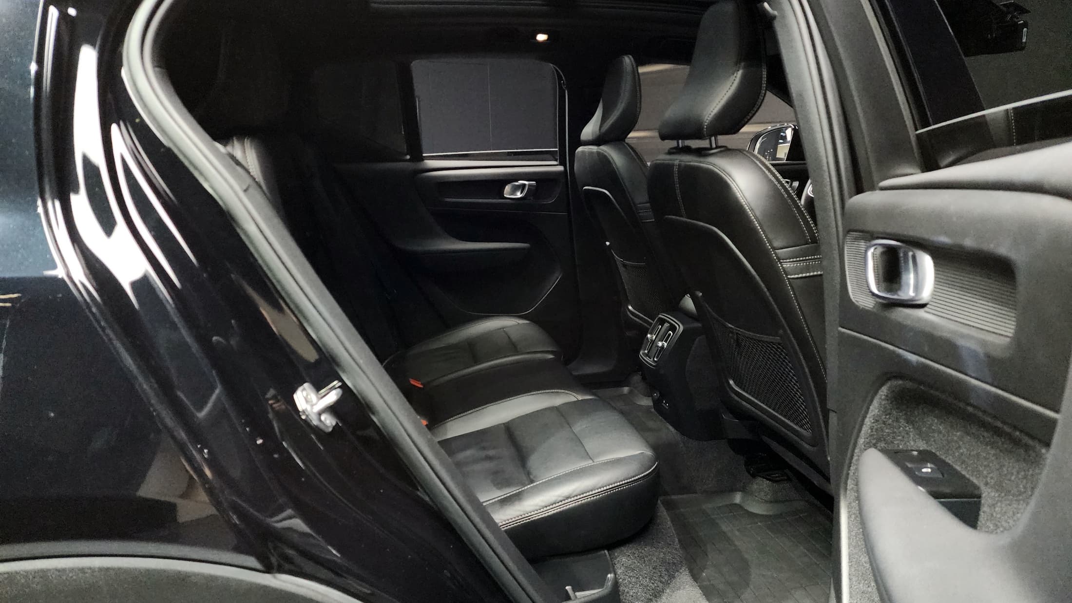 Volvo XC40 — фото 12