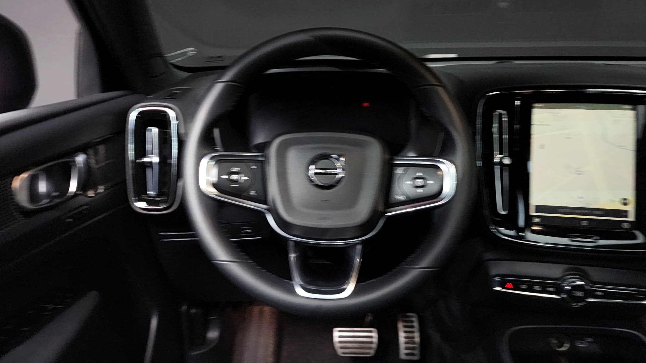 Volvo XC40 — фото 13