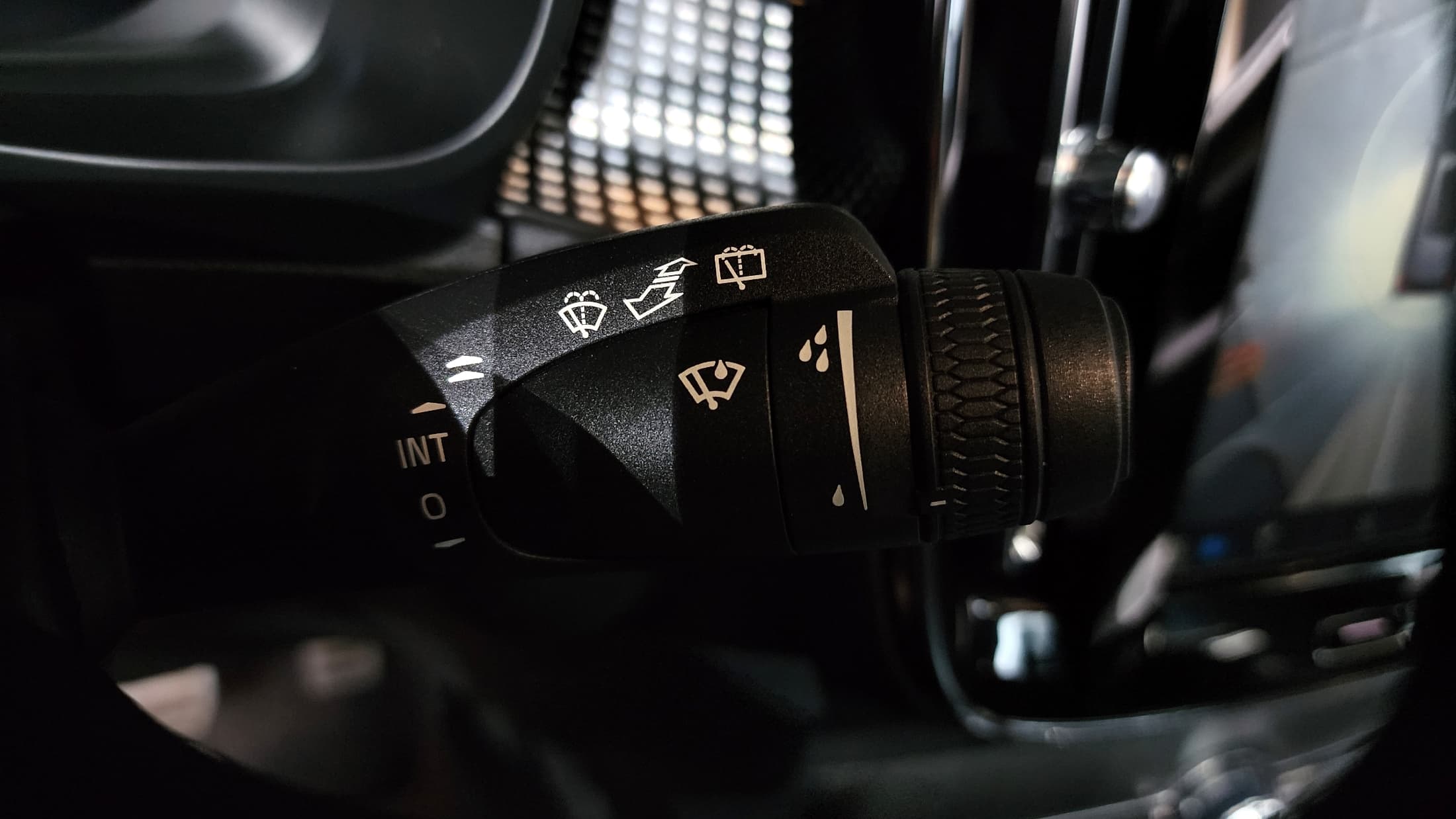 Volvo XC40 — фото 16
