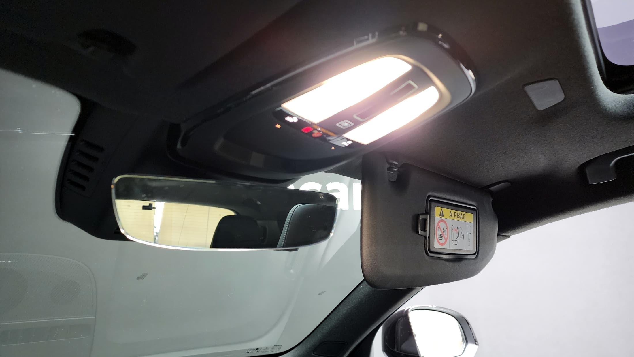 Volvo XC40 — фото 17