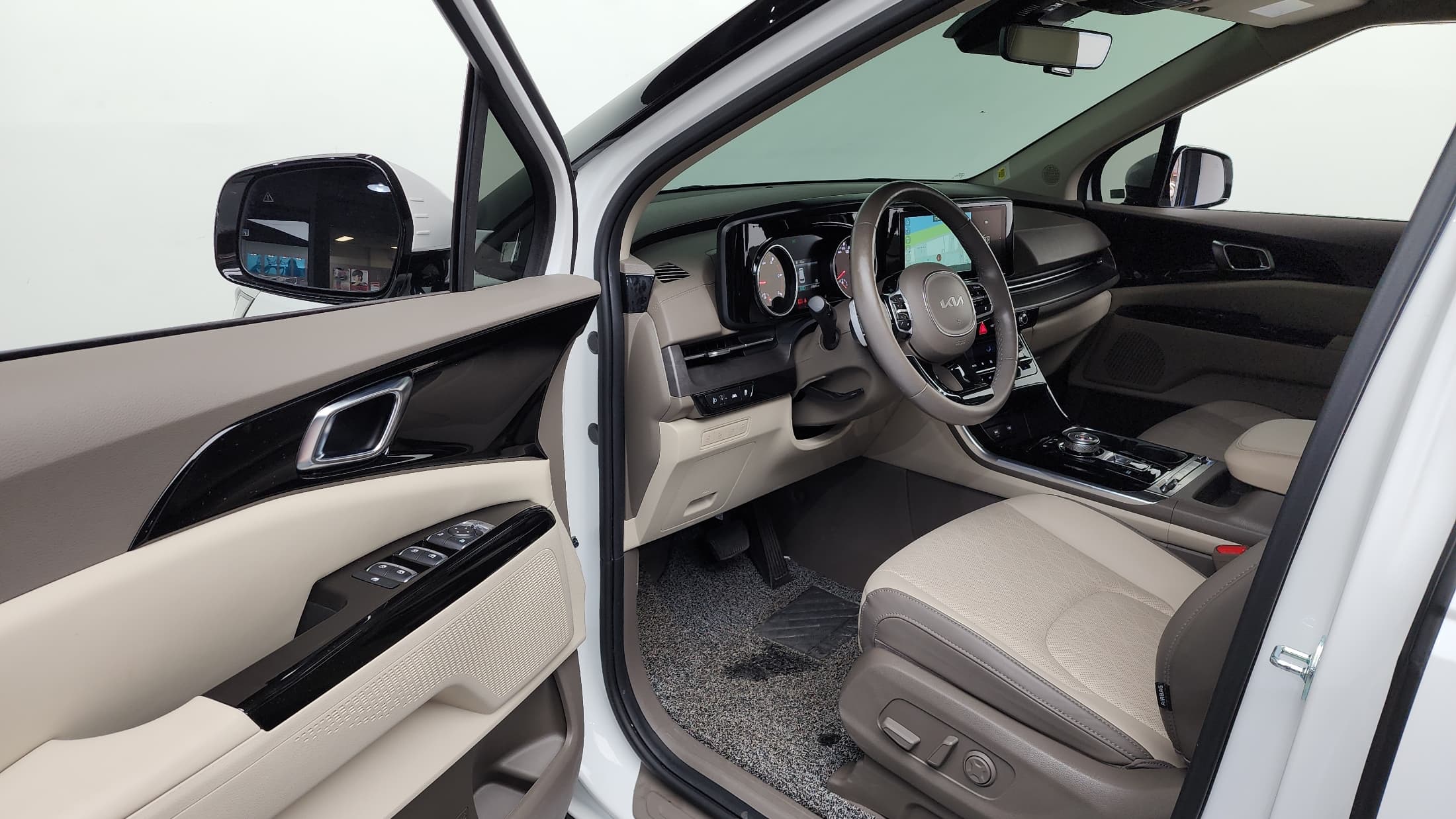 Kia Carnival — фото 10