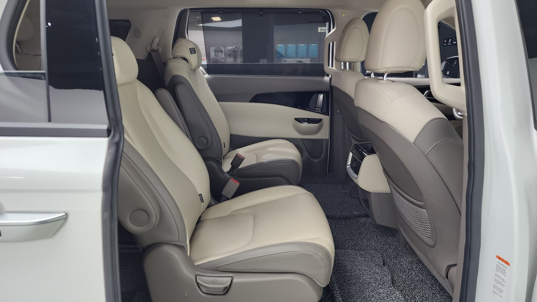 Kia Carnival — фото 12
