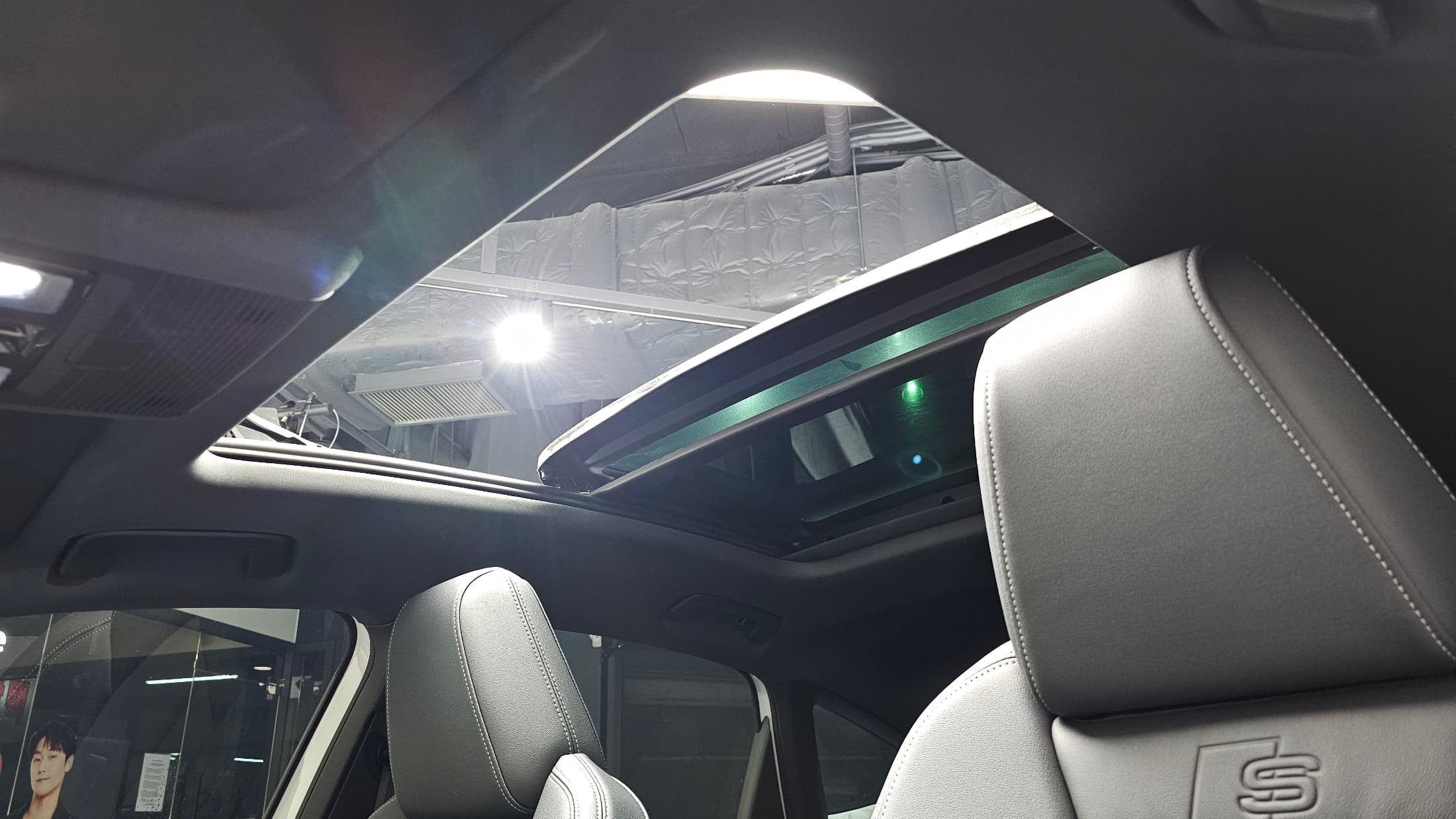 Audi Q8 Sportback e-tron — фото 16