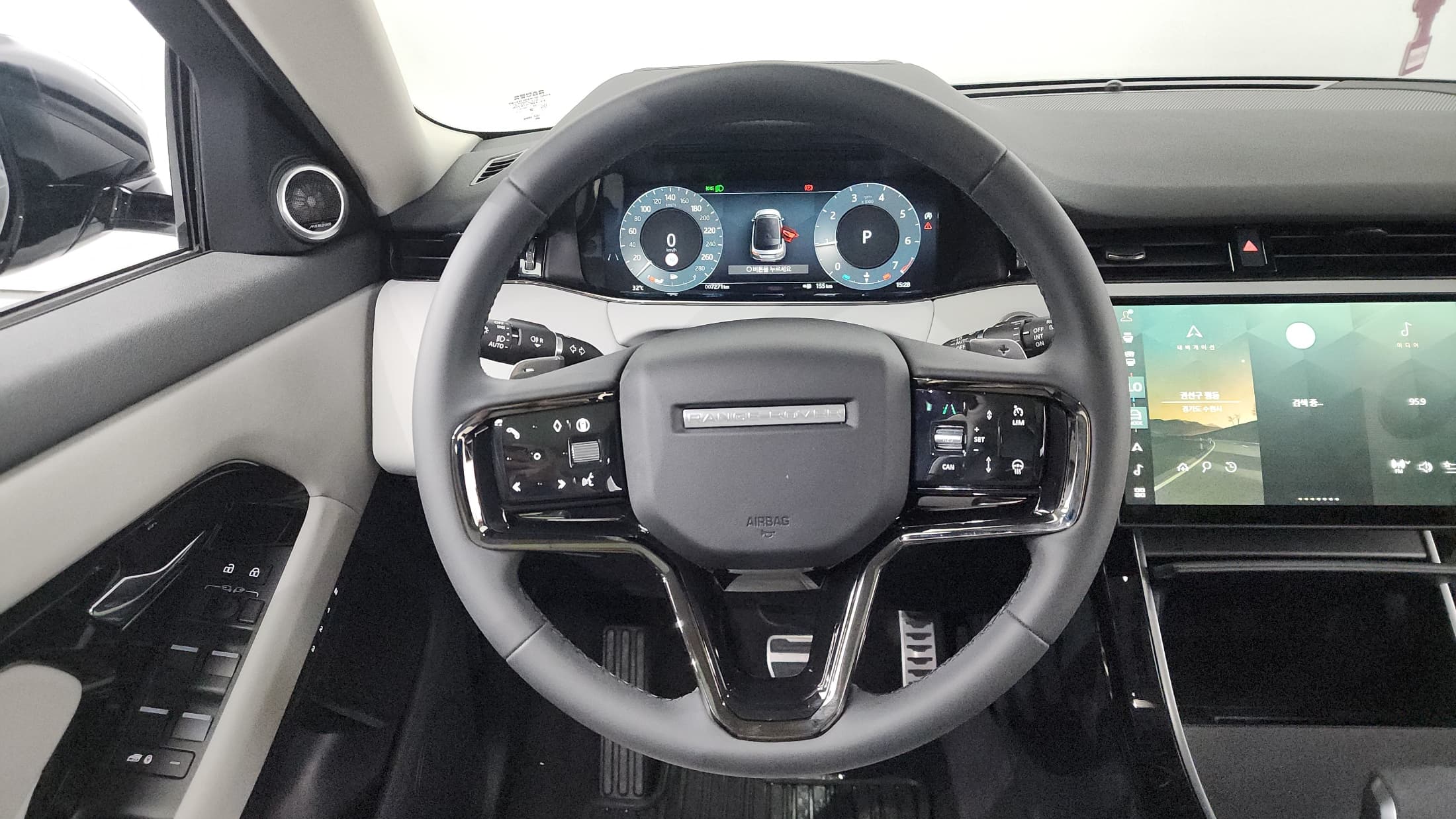 Land Rover Range Rover Evoque — фото 13