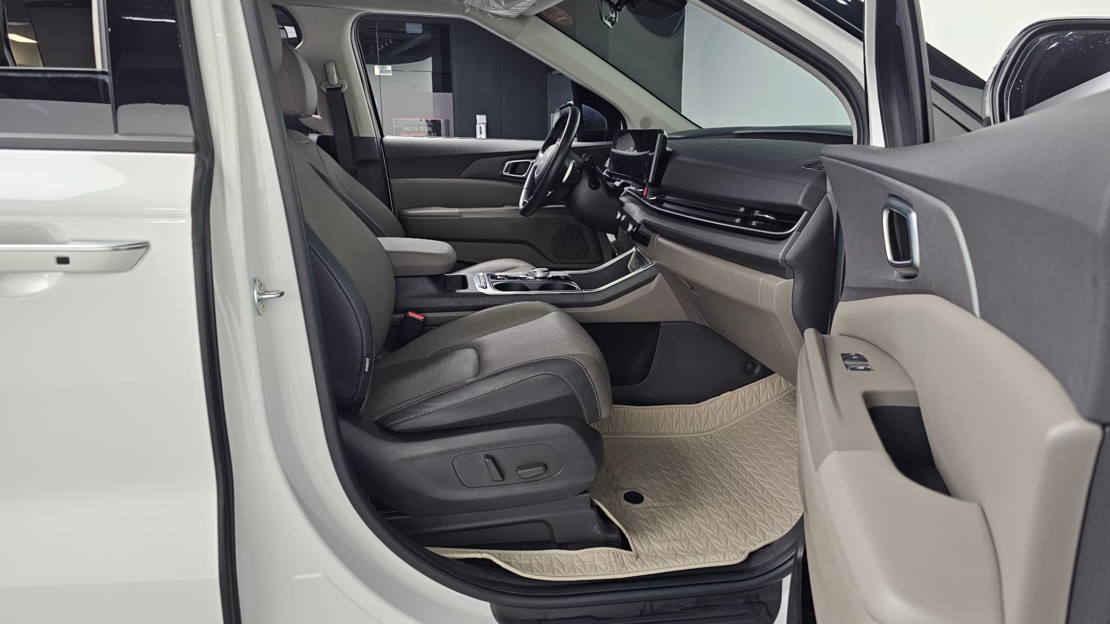 Kia Carnival — фото 11