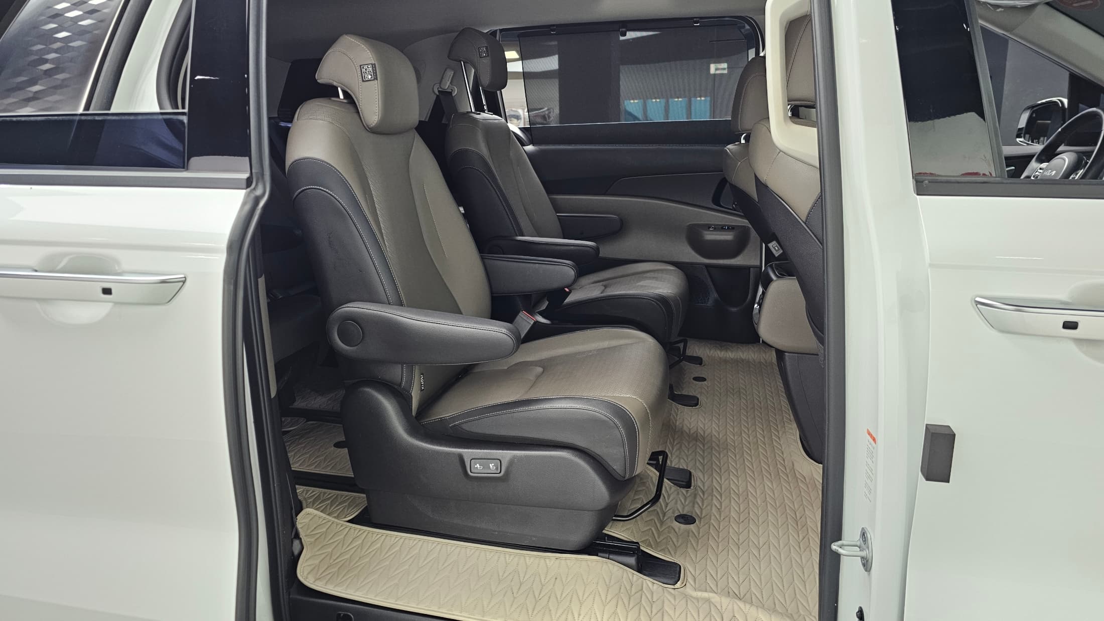 Kia Carnival — фото 12