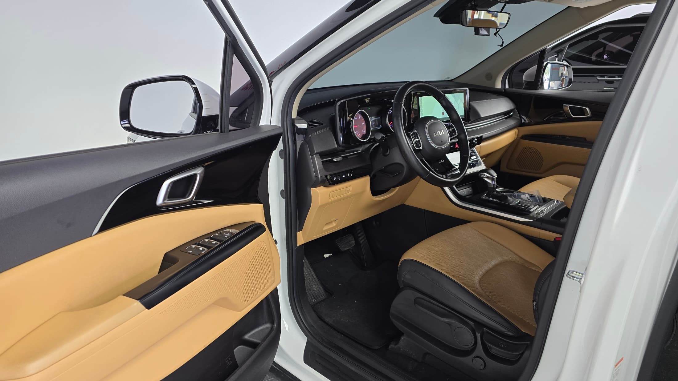 Kia Carnival — фото 10