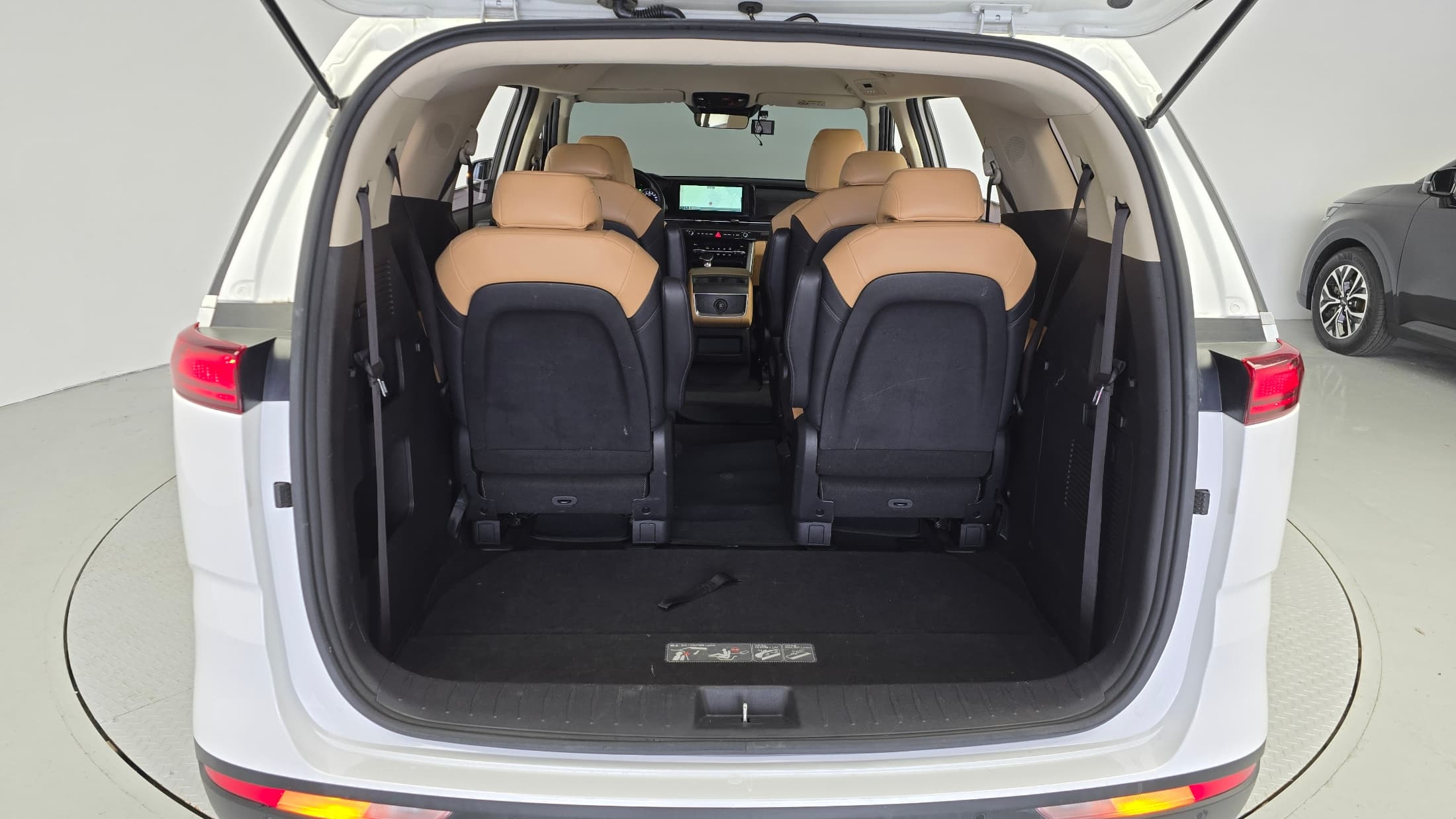 Kia Carnival — фото 20