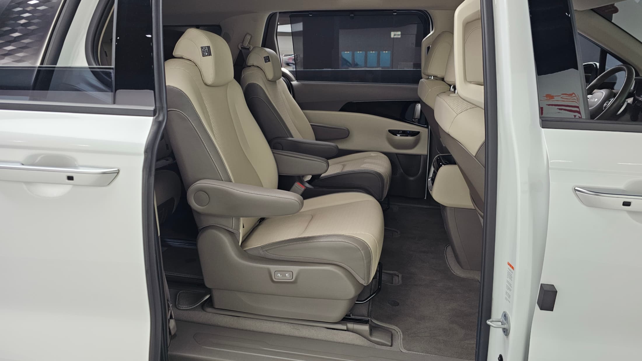 Kia Carnival — фото 12