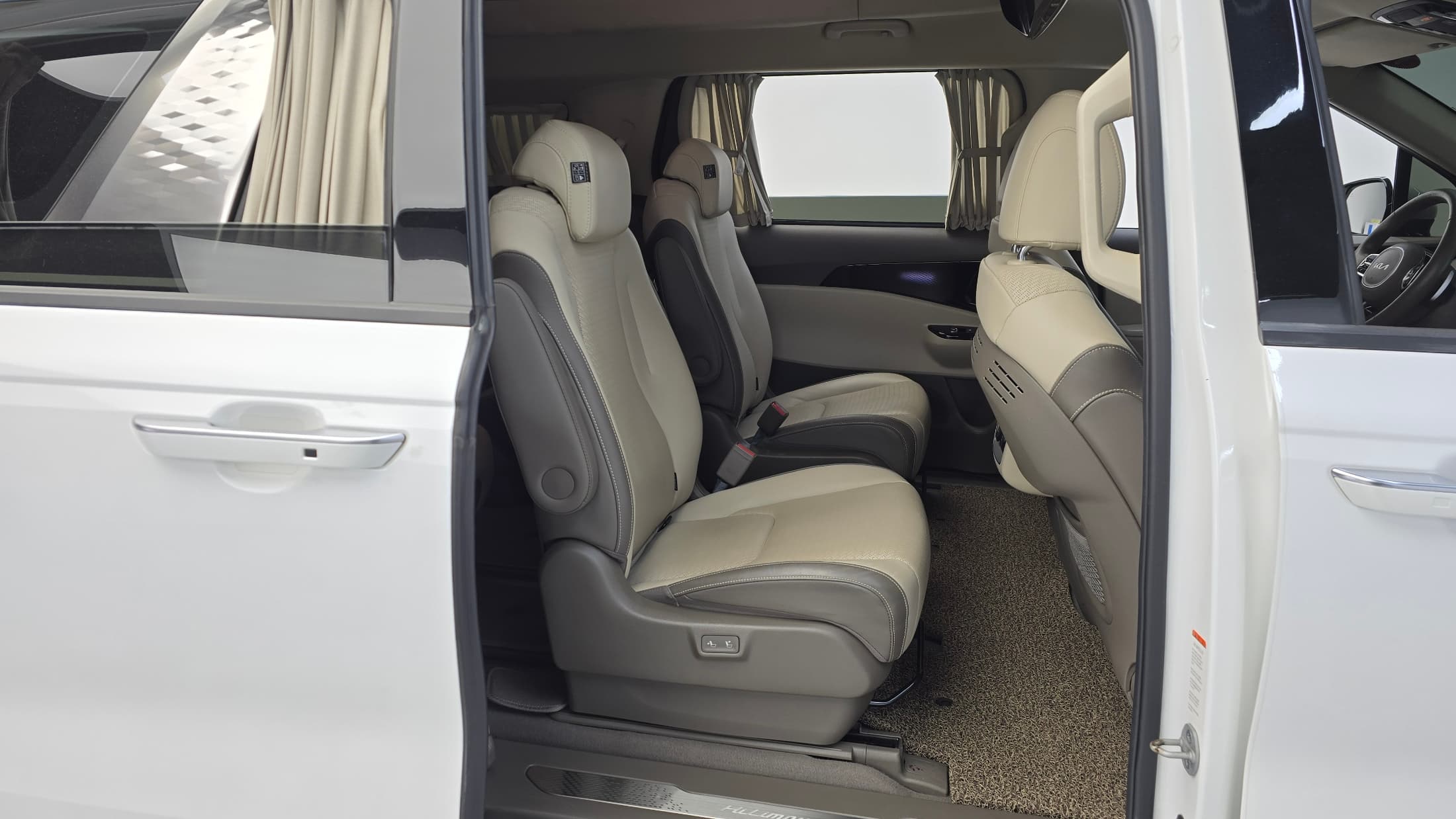 Kia Carnival — фото 12