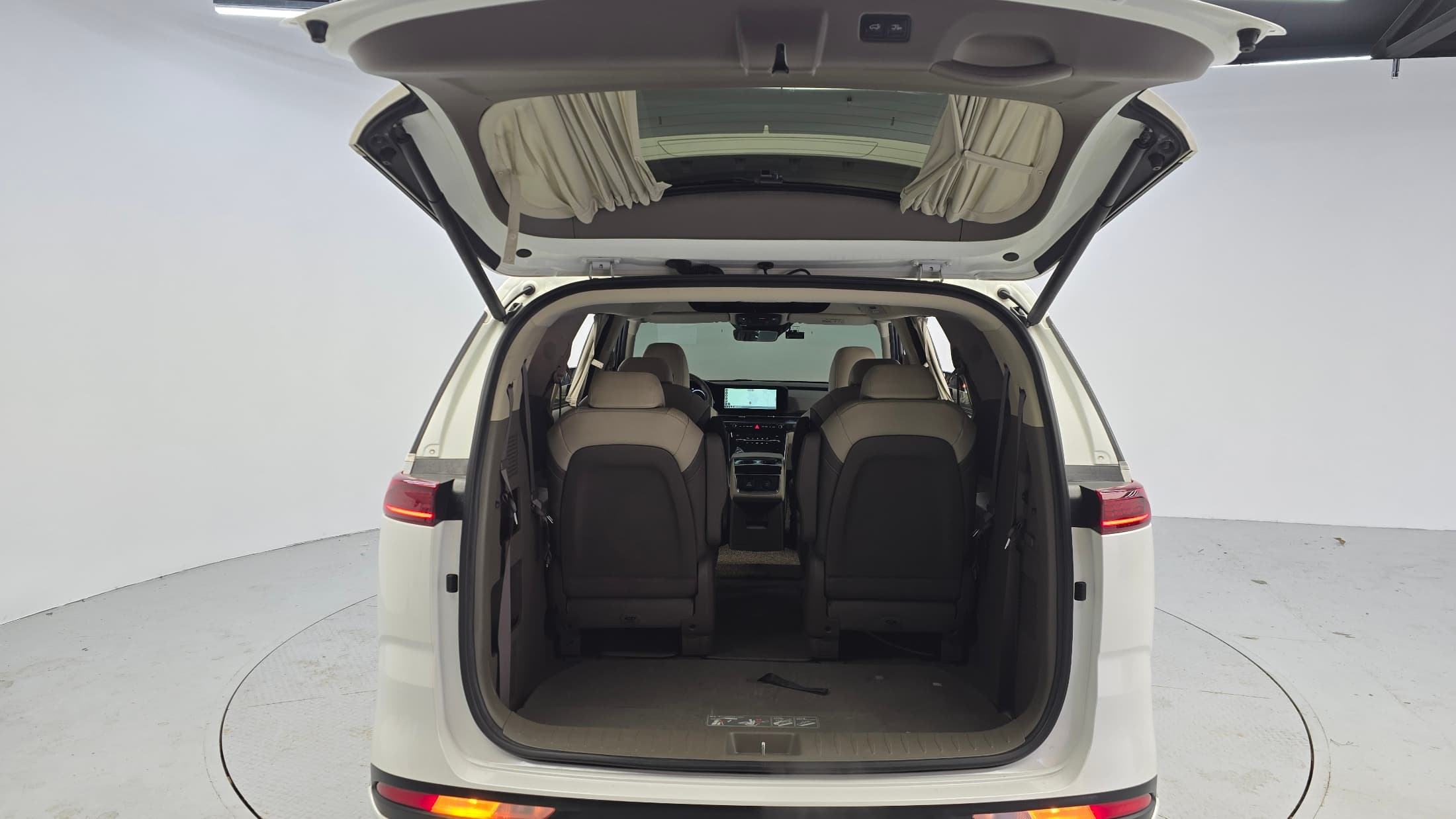 Kia Carnival — фото 20