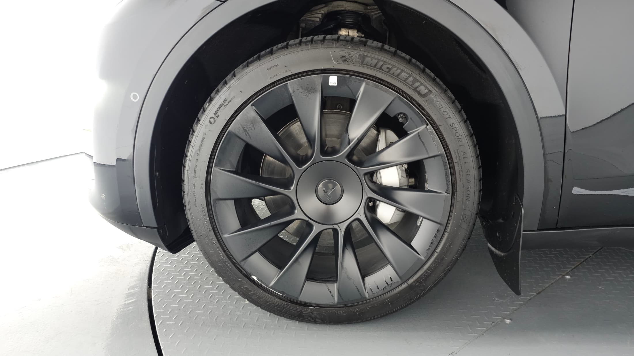 Tesla Model Y — фото 5