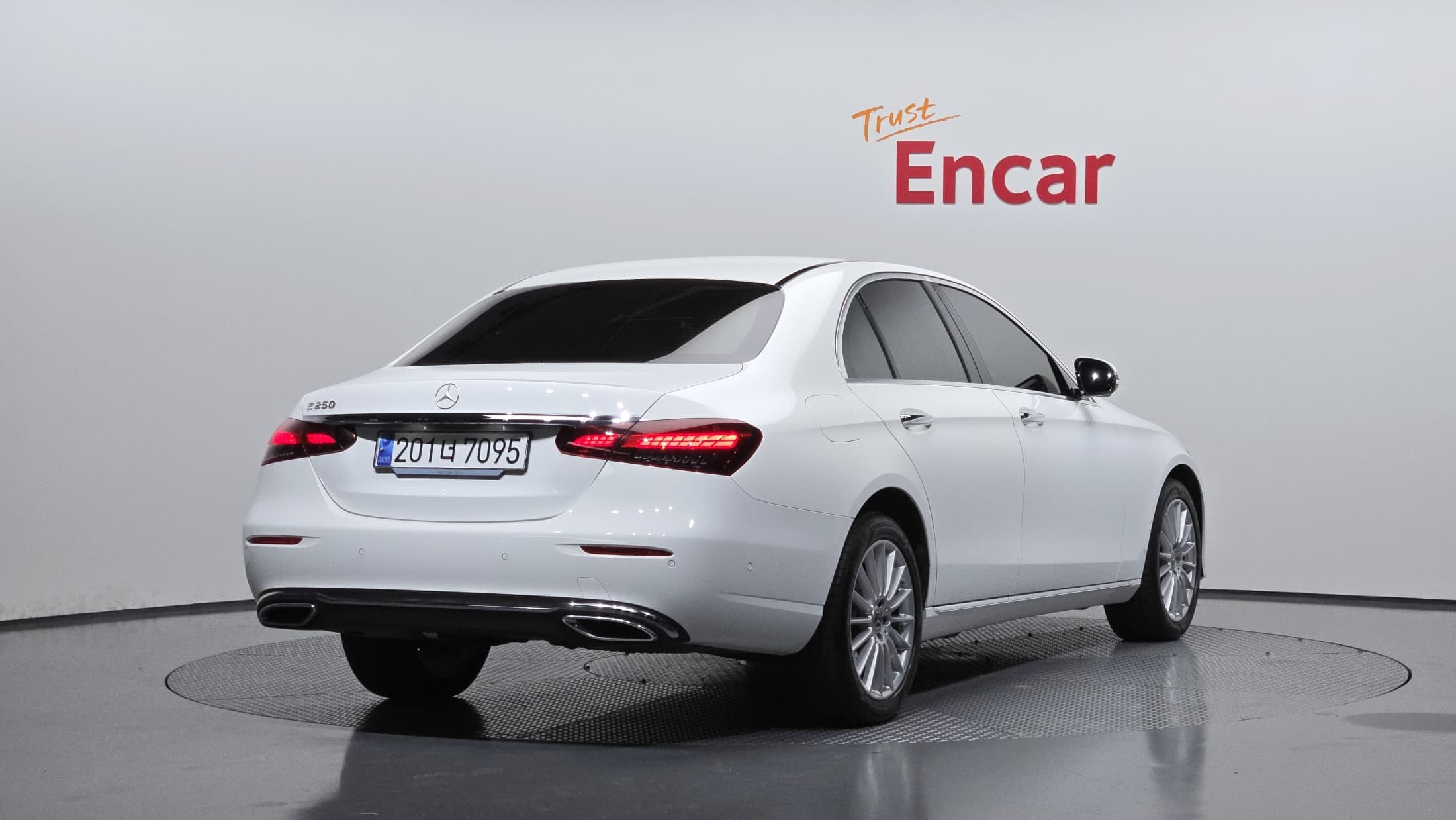 Mercedes-Benz E-класс — фото 2