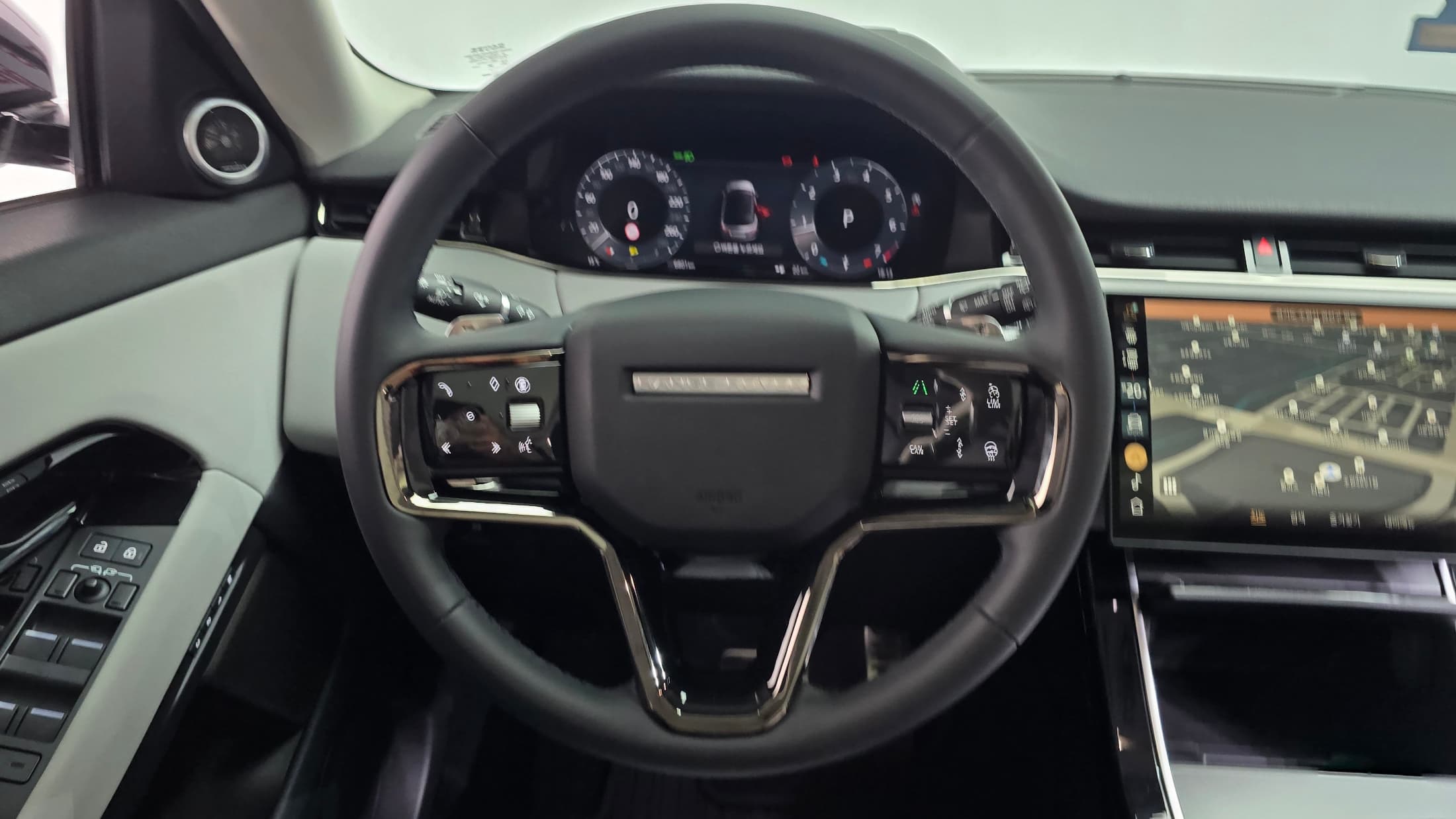 Land Rover Range Rover Evoque — фото 13