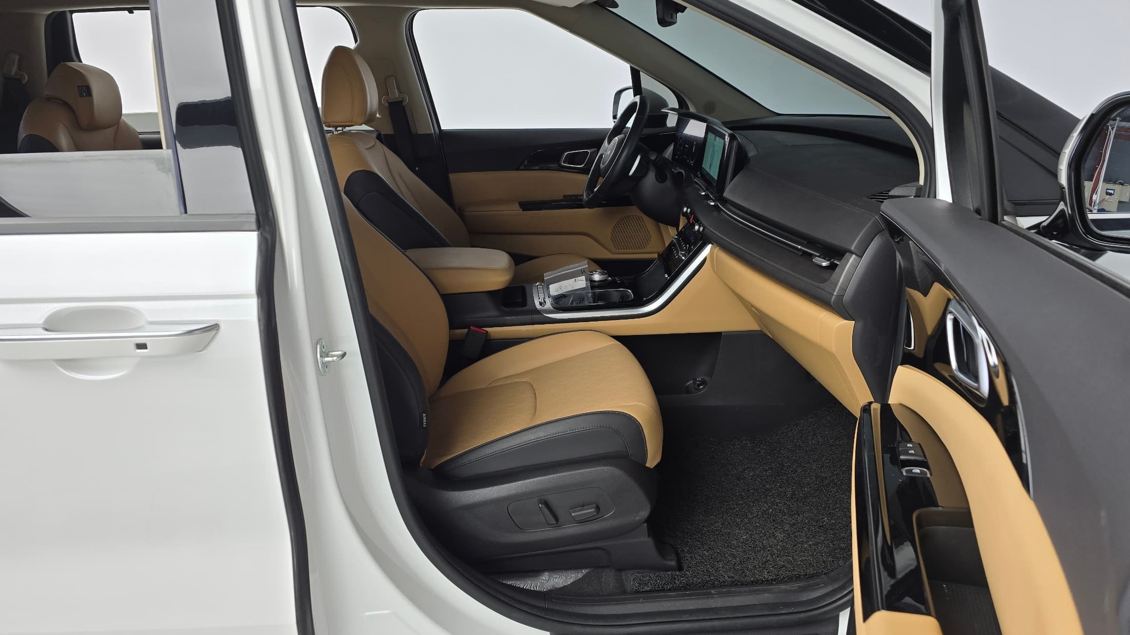 Kia Carnival — фото 11